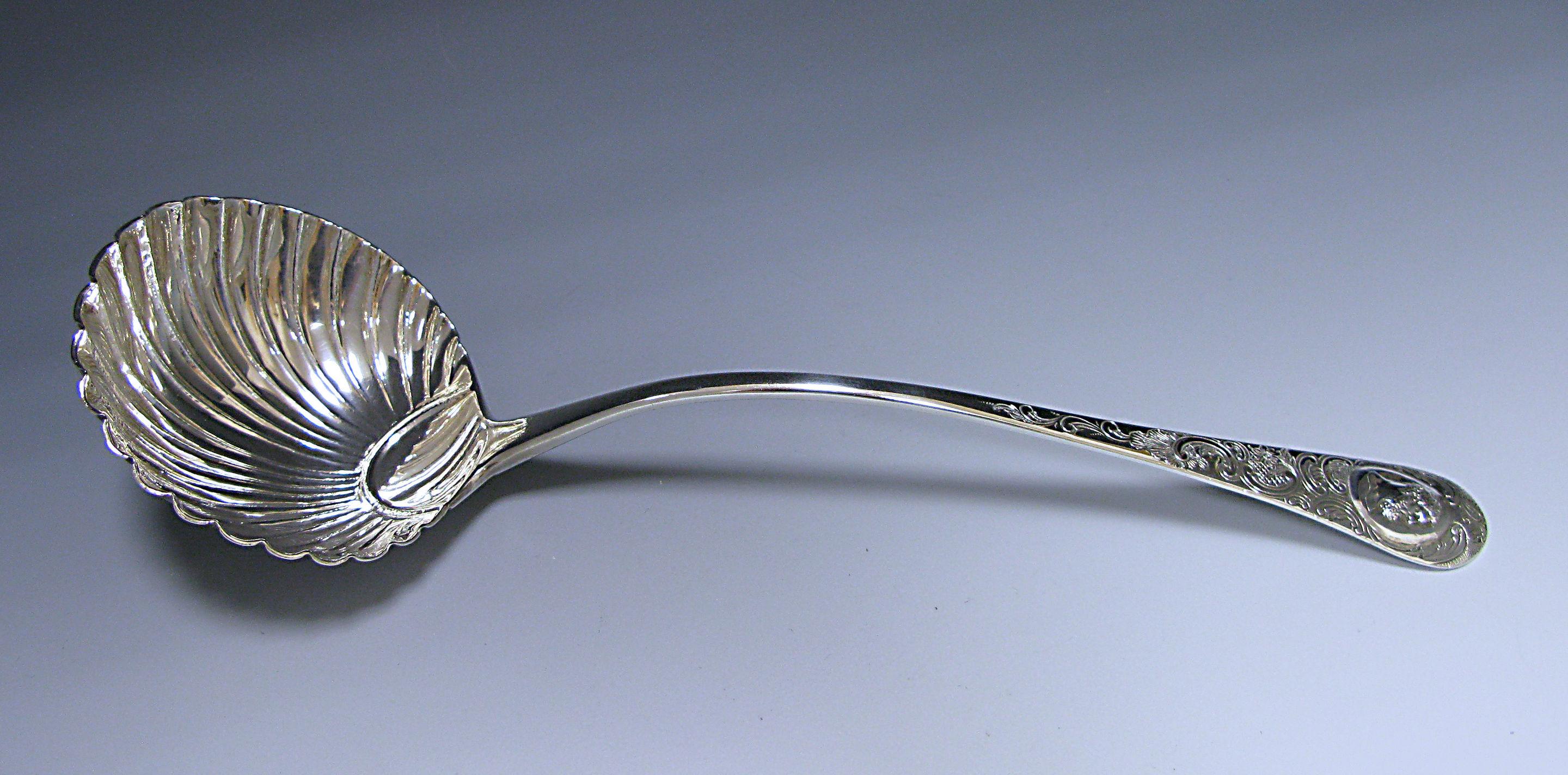 Rare Early George II Antique Silver Rococo Soup Ladle In Good Condition For Sale In London, GB