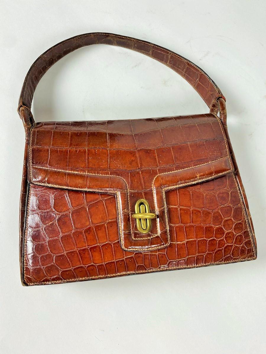 A Rare Early Hermes Regain Named Crocodile Handbag  - France Circa 1945-1950 In Good Condition For Sale In Toulon, FR