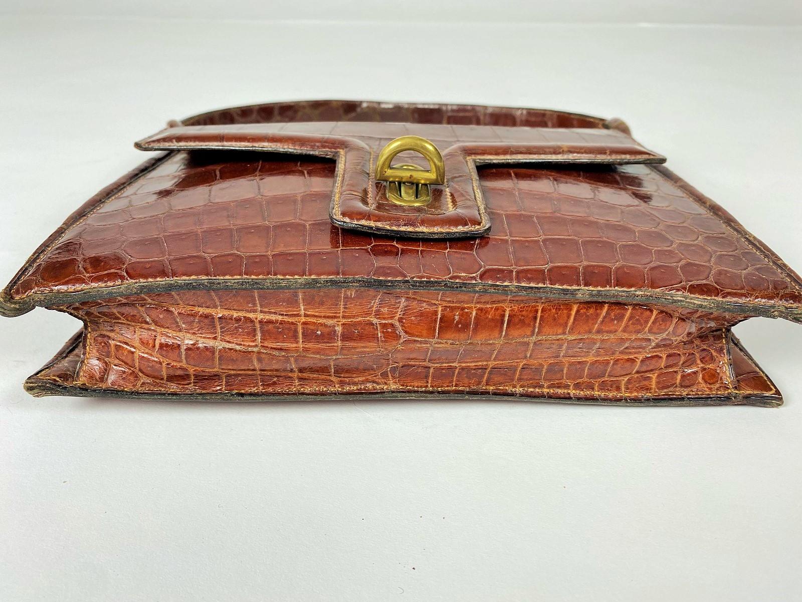 A Rare Early Hermes Regain Named Crocodile Handbag  - France Circa 1945-1950 For Sale 1
