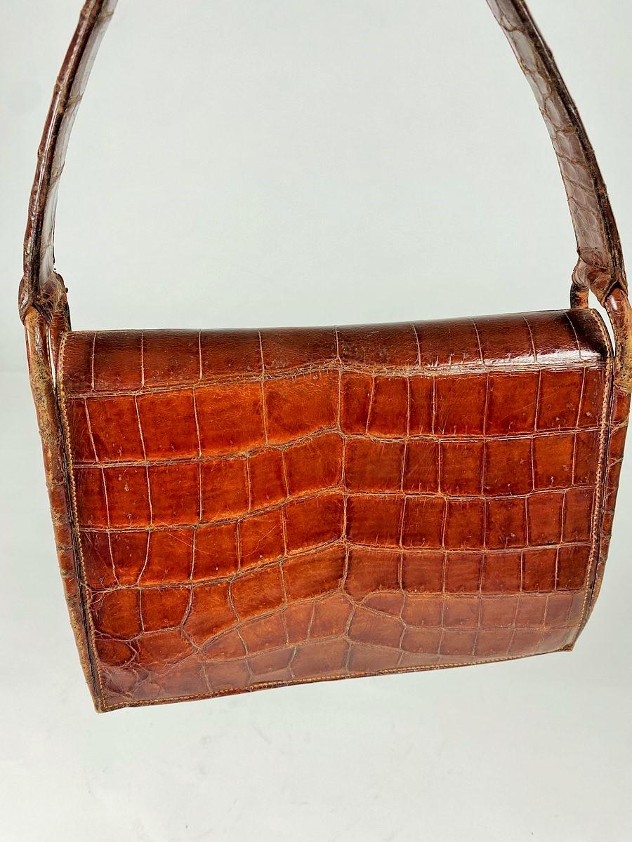 A Rare Early Hermes Regain Named Crocodile Handbag  - France Circa 1945-1950 For Sale 2