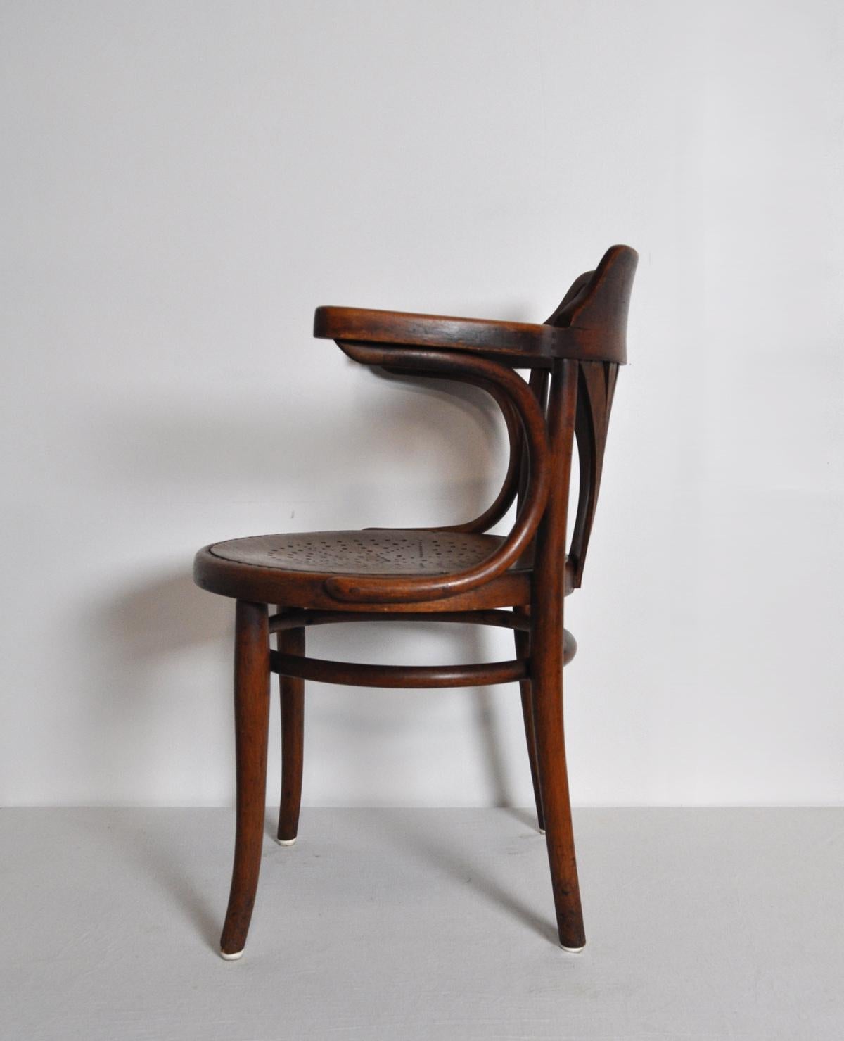 Austrian Rare Early Model Nr. 233 Bentwood Armchair Manufactured by Thonet in Austria