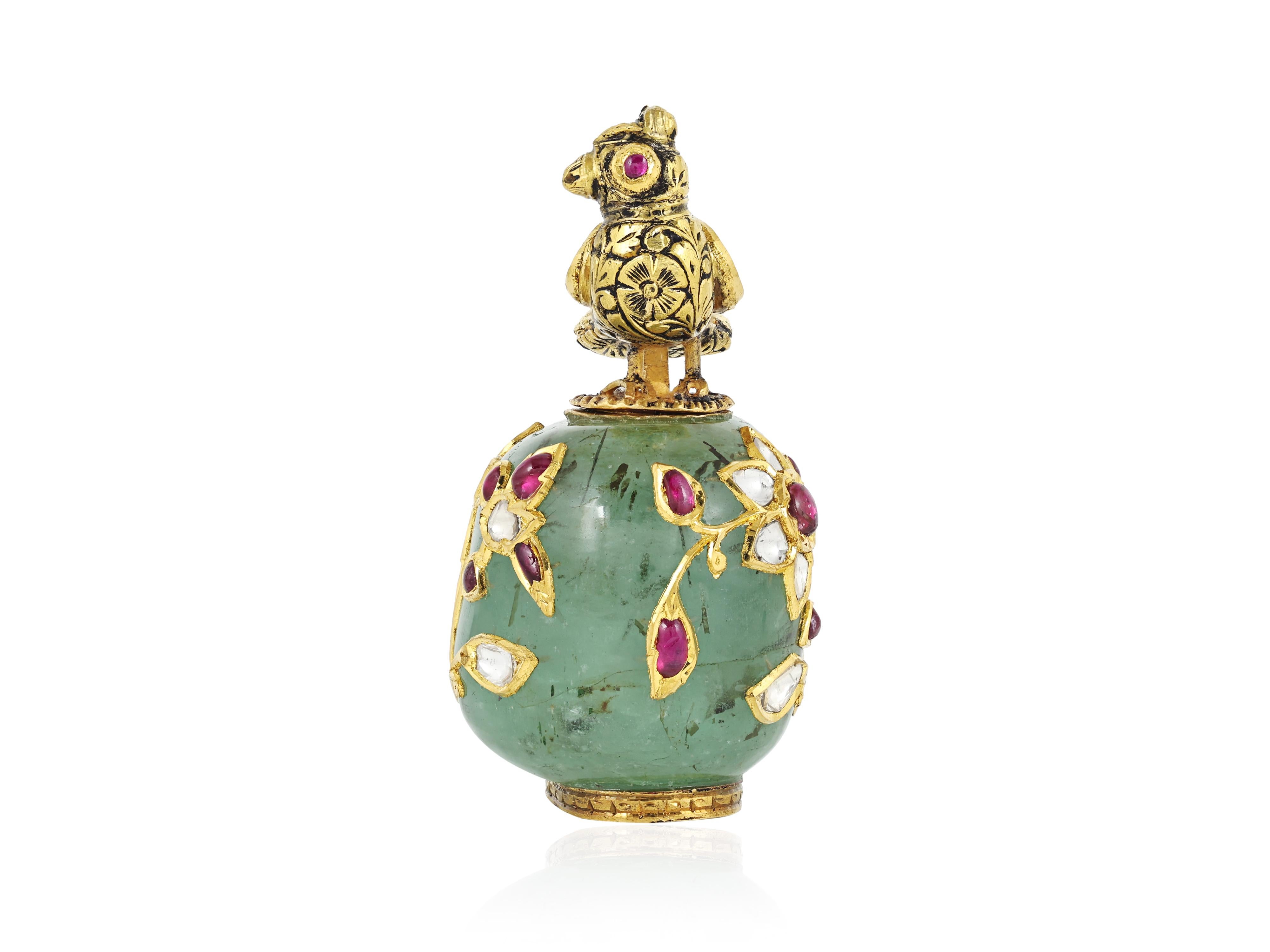 A rare emerald, Gold and Ruby snuff or perfume bottle  Maharaja Itradani In New Condition For Sale In Bangkok,, TH
