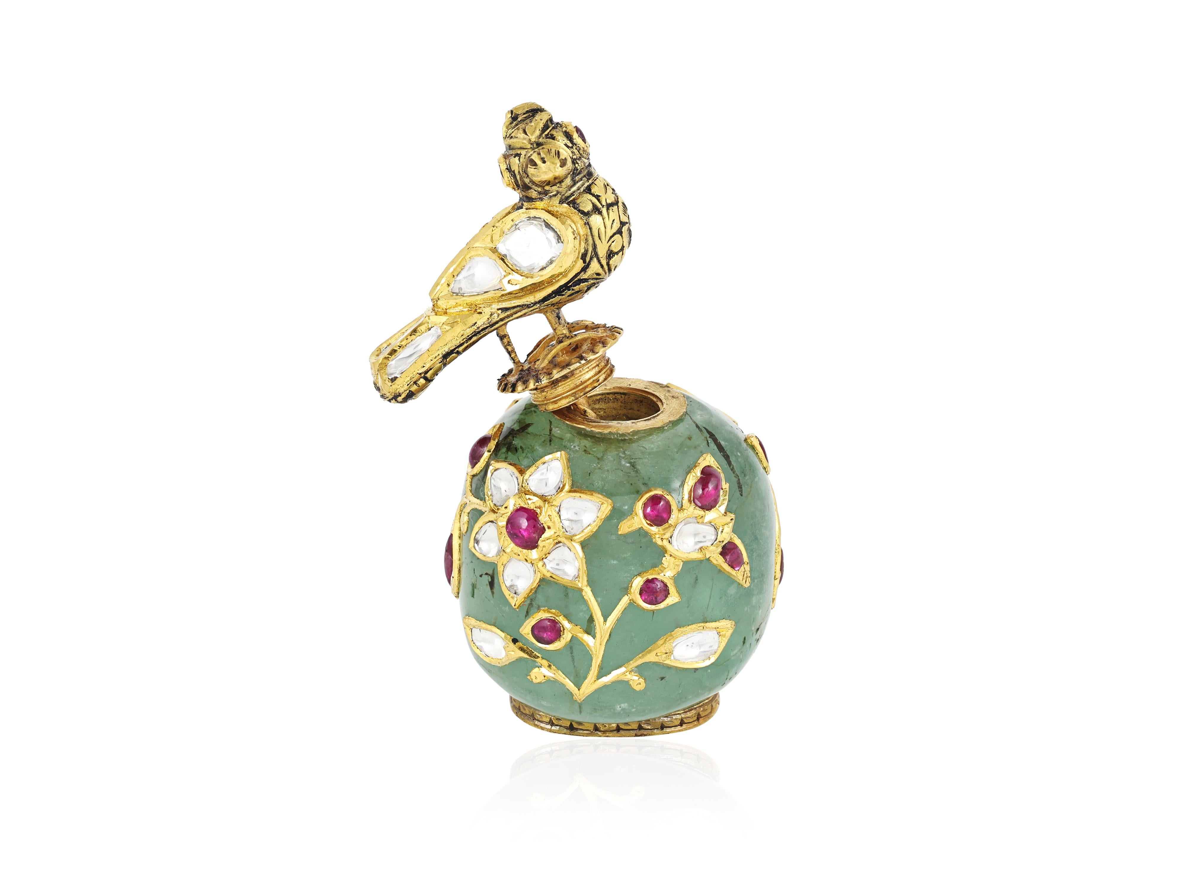 A rare emerald, Gold and Ruby snuff or perfume bottle  Maharaja Itradani For Sale 2
