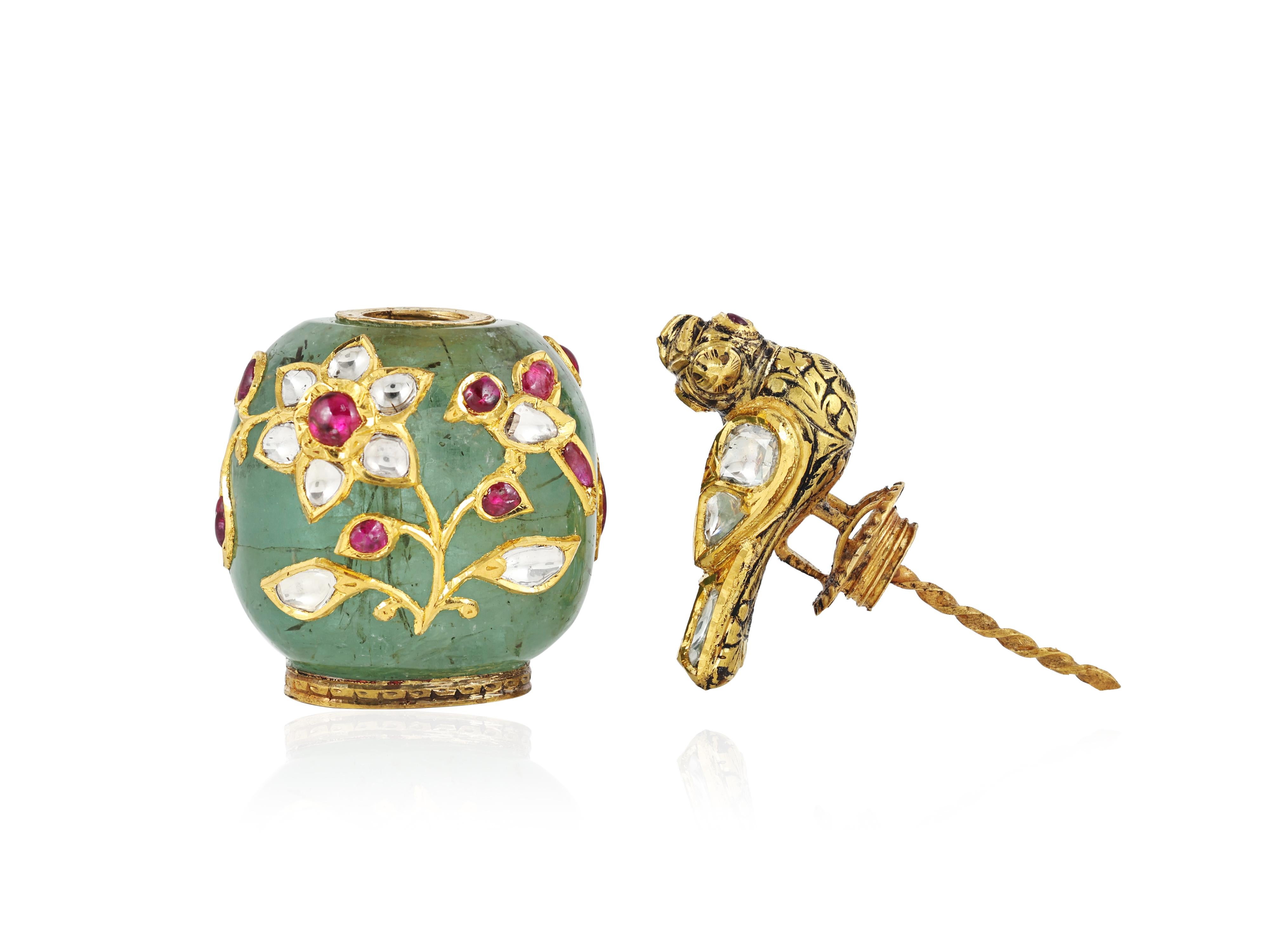 A rare emerald, Gold and Ruby snuff or perfume bottle  Maharaja Itradani For Sale 3