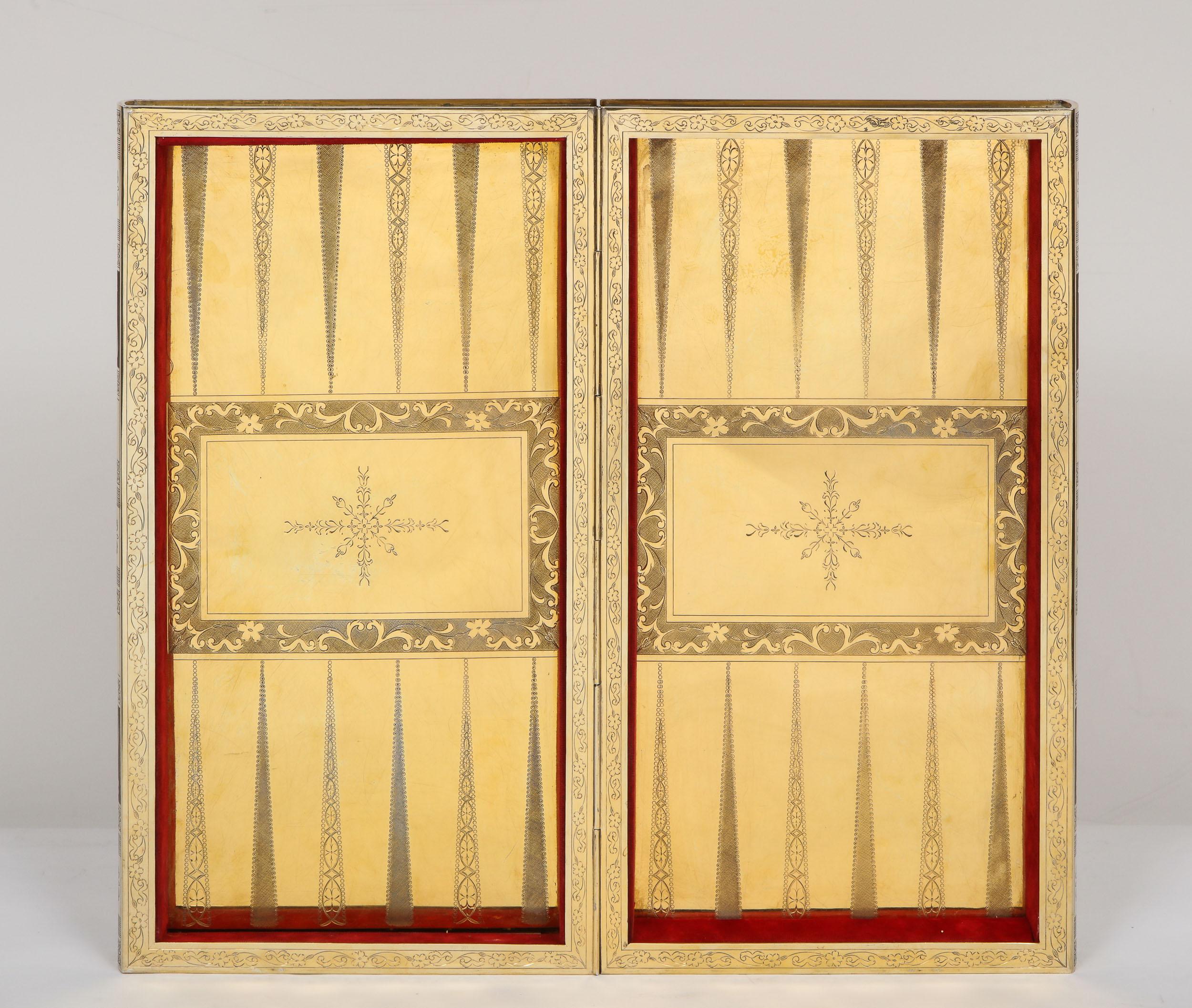 Rara tavola da gioco per scacchi e backgammon inglese in argento e dorato, circa 1976 In condizioni buone in vendita a New York, NY
