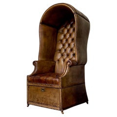 Ein seltener & außergewöhnlicher Chesterfield Porter's Chair mit tiefen Knöpfen CIRCA 1920's