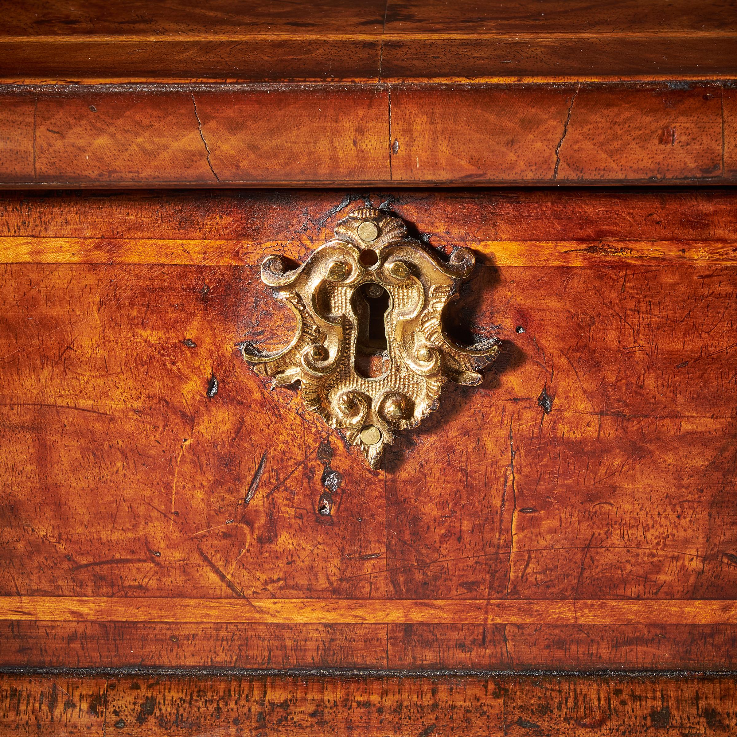 Rare Figured Walnut Queen Anne, George I Lace Box, circa 1700-1720 In Good Condition In Oxfordshire, United Kingdom