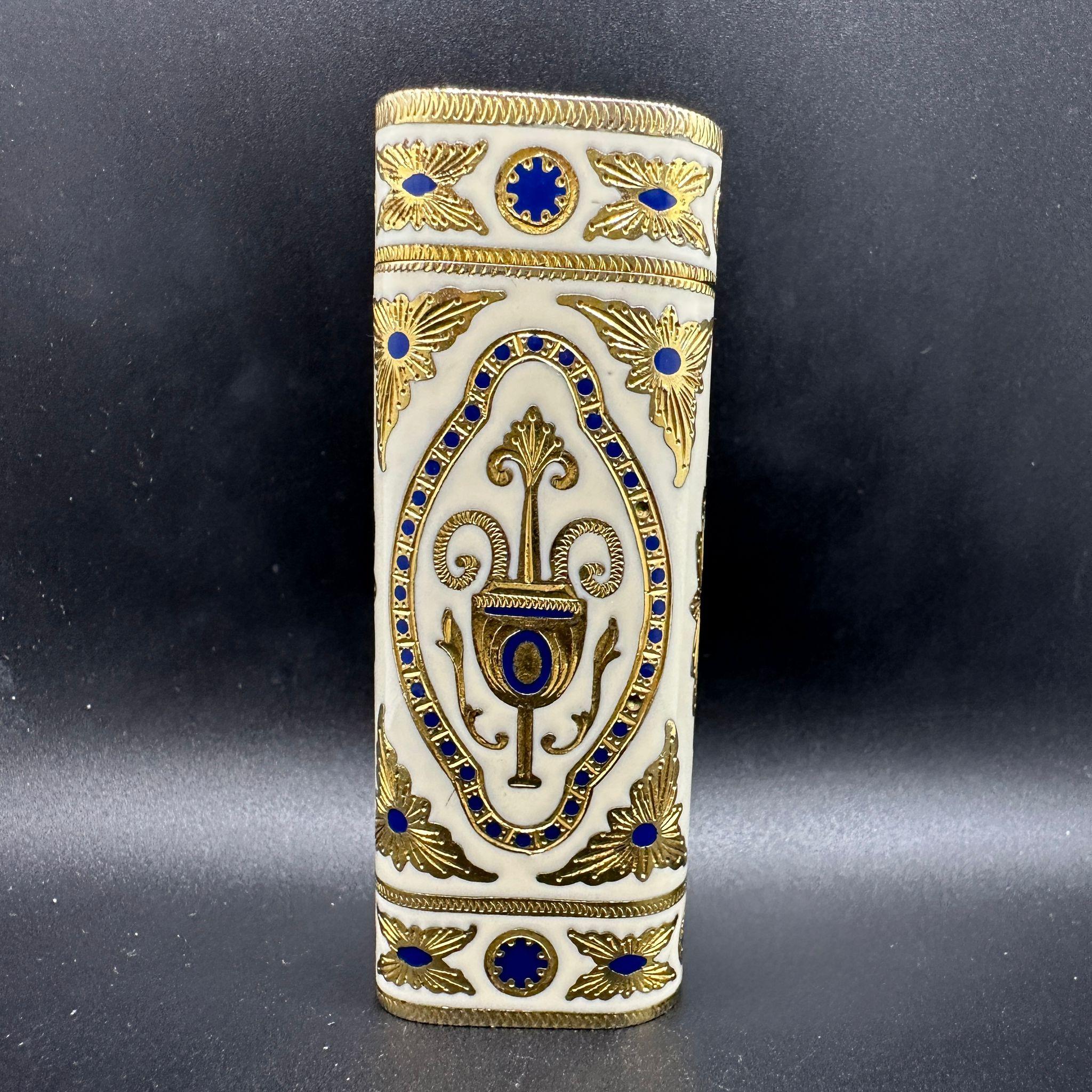 Cartier “Royking” lighter.
Circe 1970
CARTIER  Roy King Rollagas, a Unique RARE example of a ROYKING designed Cartier Rollagas lighter made circa 1970's, 18K Gold Baroque Inlay with cream and blue  lacquer, mint condition.
Roy King emblem on top