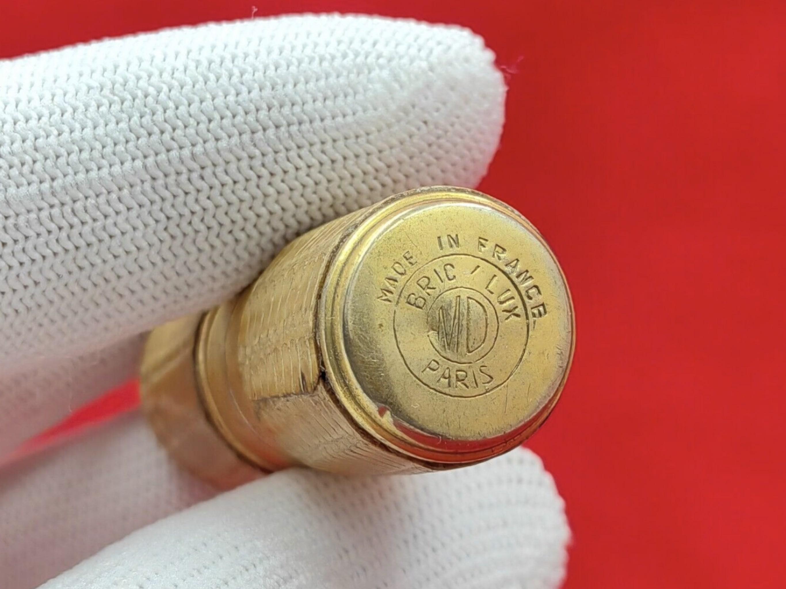 Rare trouvaille, lampe à pétrole Hermès des années 1950, couleur rouge à lèvres dorée en vente 2