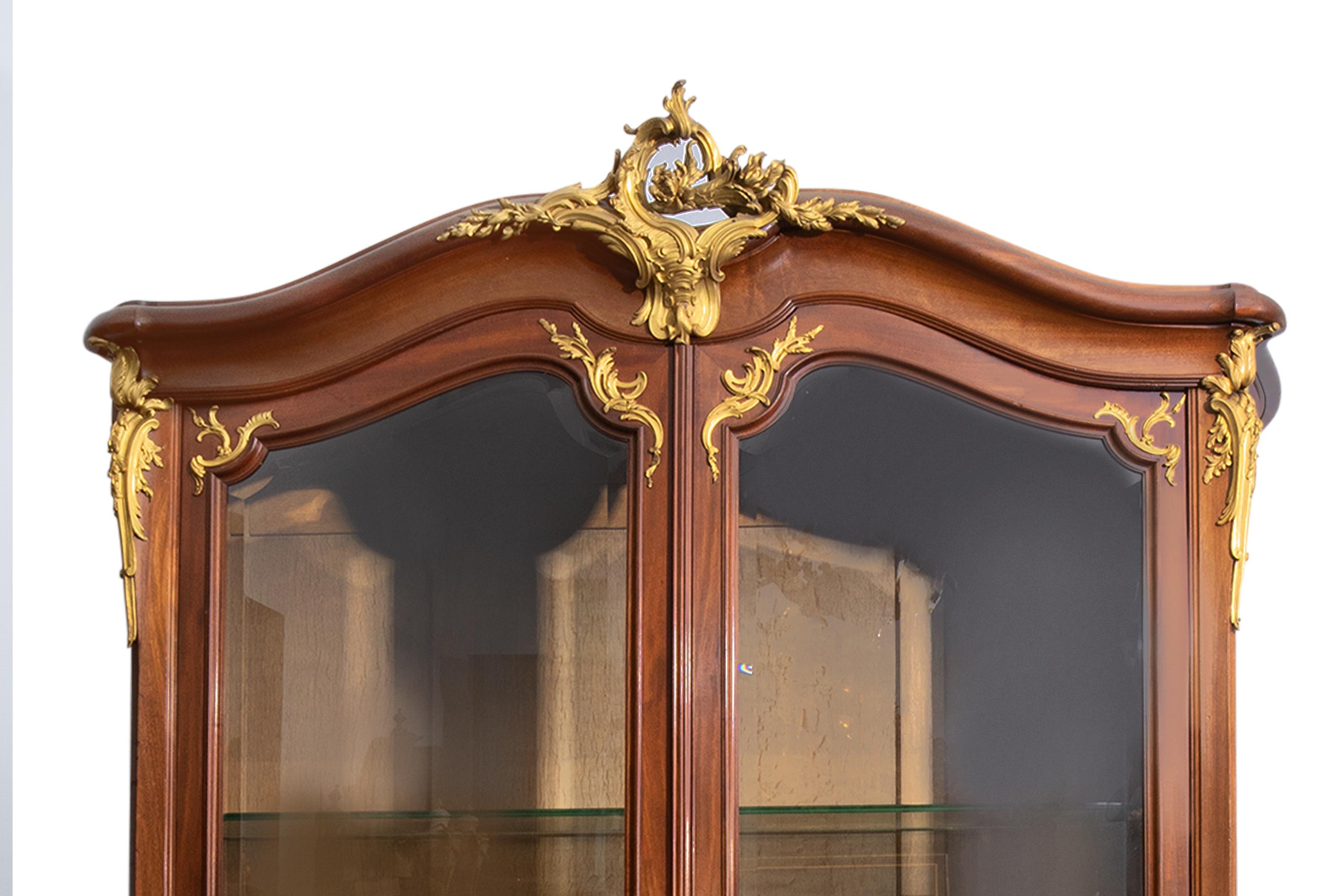 Rare ensemble de chambre à coucher de cinq pièces de style Louis XV, vers 1905 en vente 7