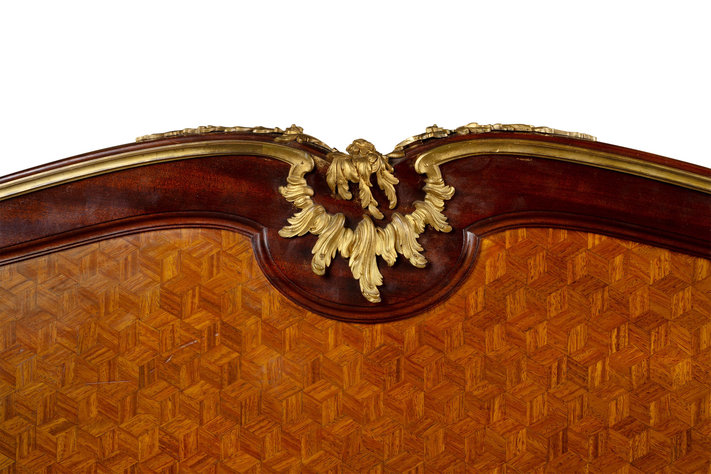 Bronze Rare ensemble de chambre à coucher de cinq pièces de style Louis XV, vers 1905 en vente