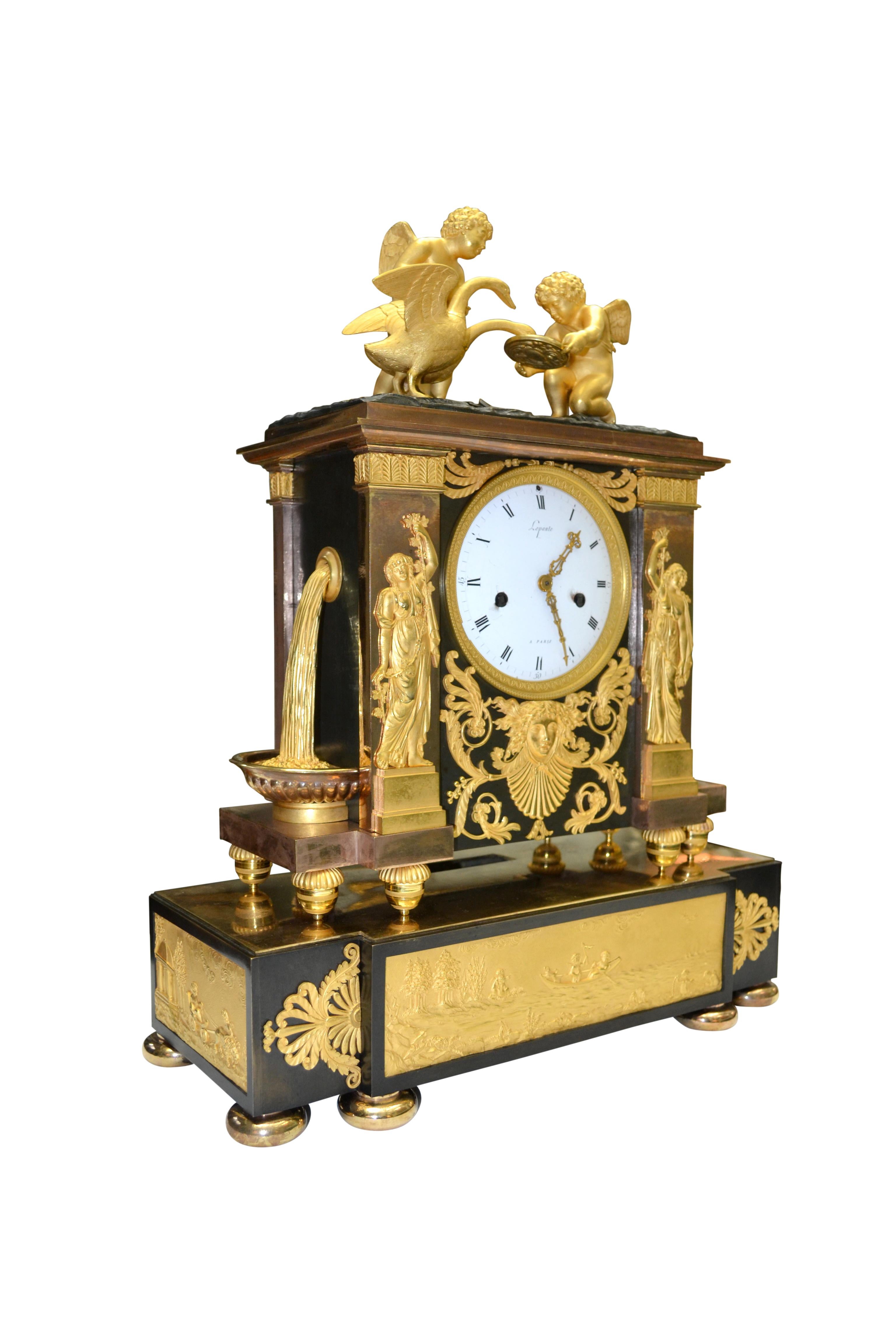 Français Rare horloge Empire française en bronze doré et patiné signée Lepaute en vente