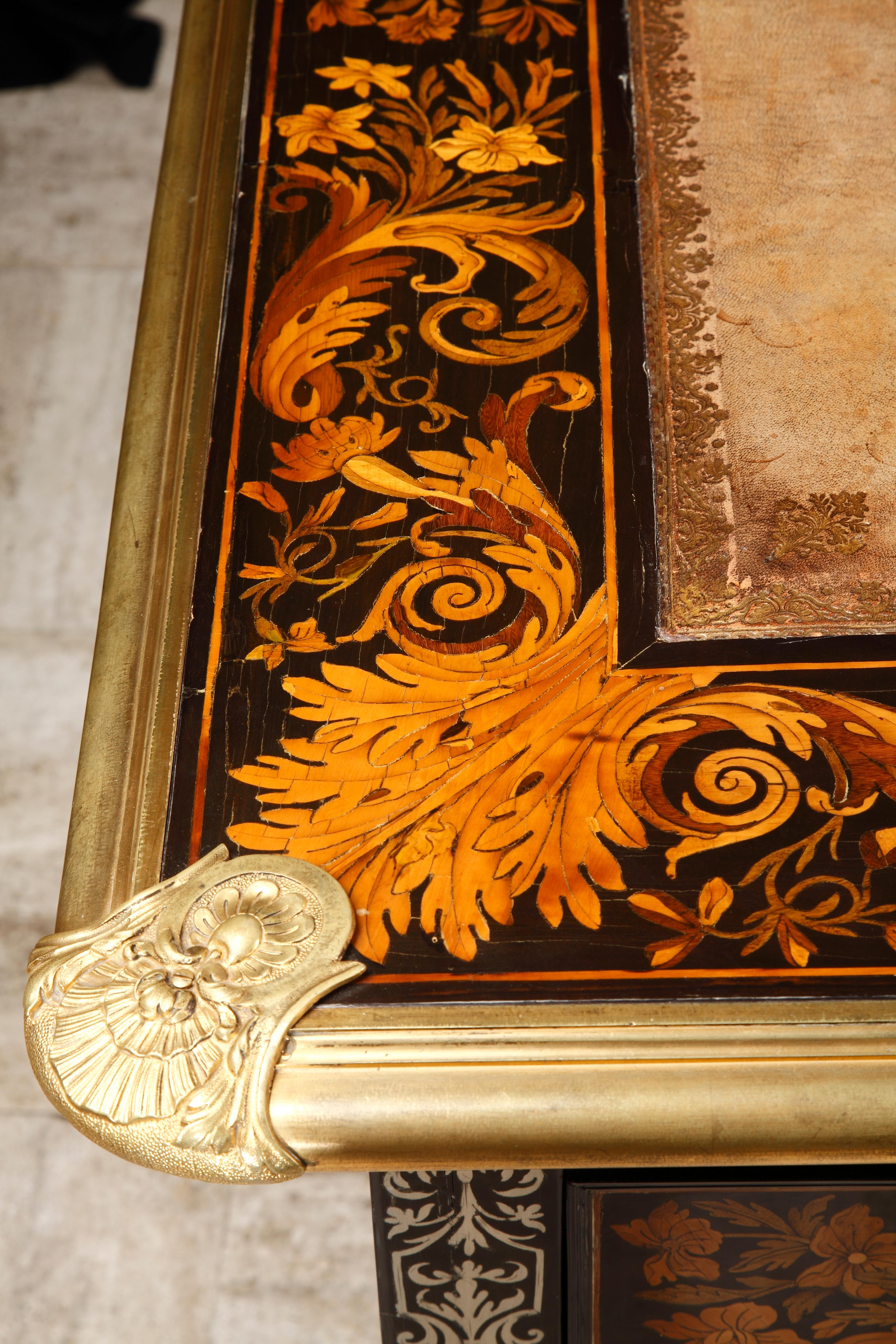Seltener großer französischer Louis XIV Schreibtisch aus Zinn und Obstholz mit Intarsien im Zustand „Gut“ im Angebot in PARIS, FR