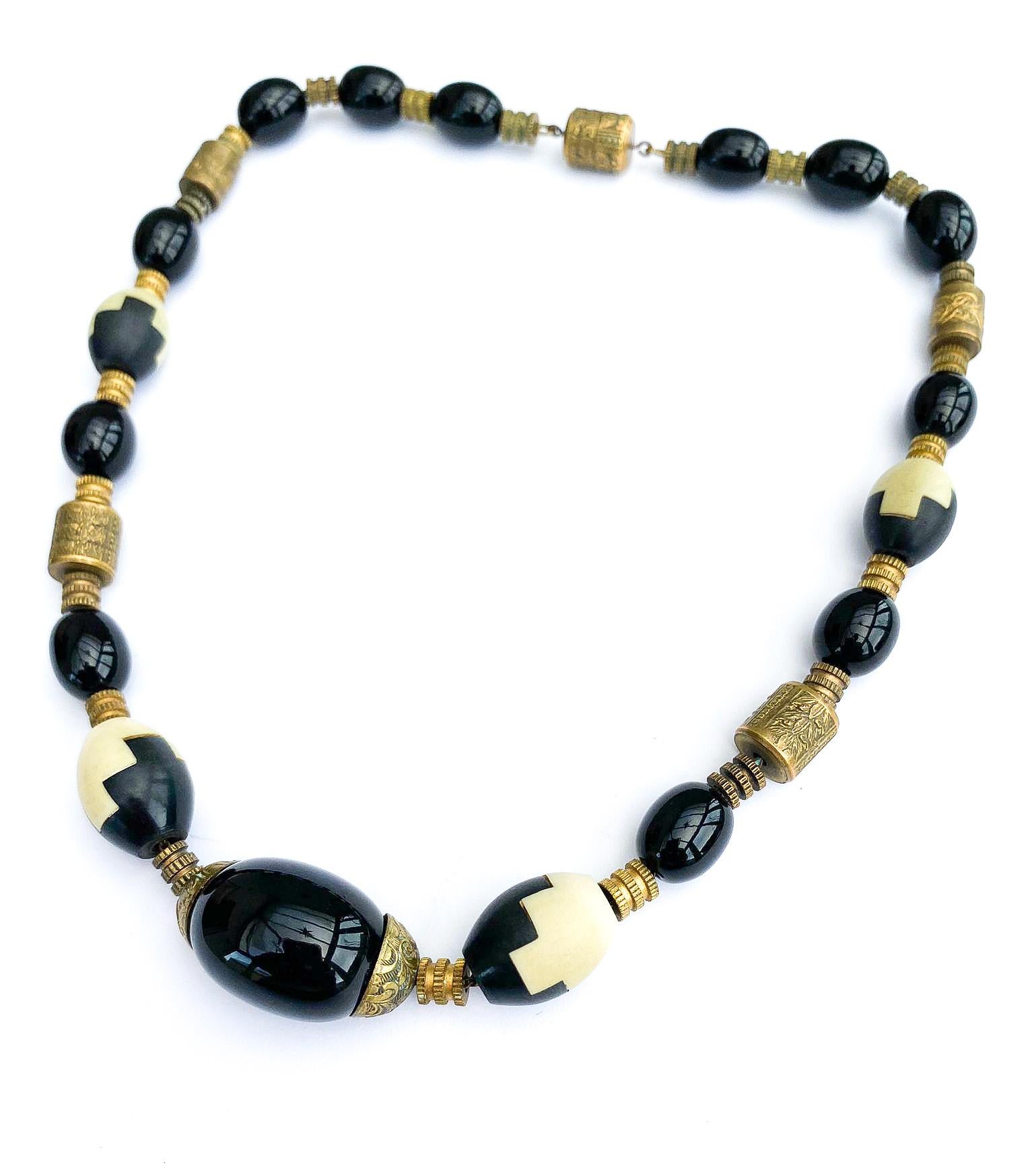A rare Galaltith, glass and gilt metal necklace, Louis Rousselet, France, 1920s. For Sale 3
