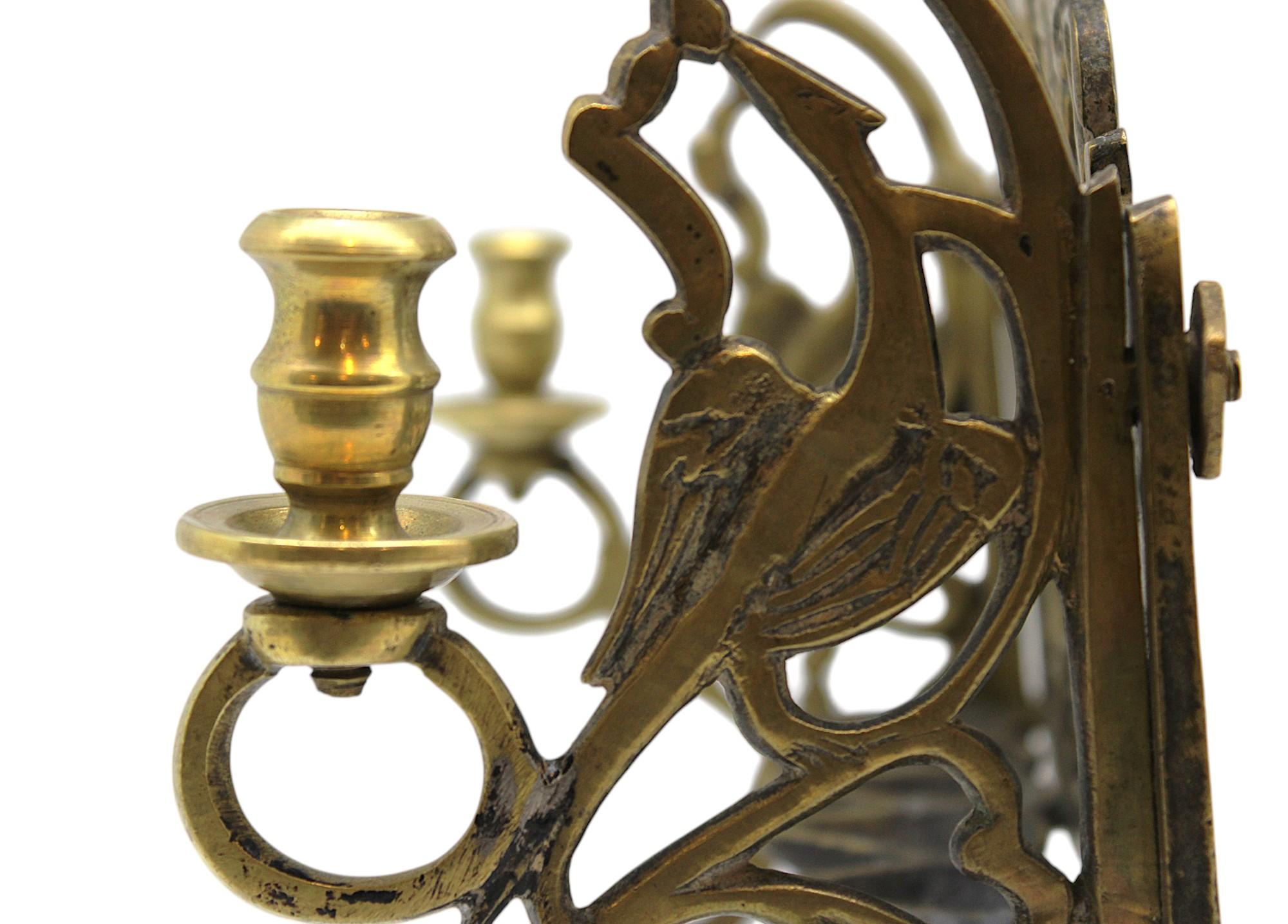Inizio XIX secolo Rara lampada Hanukkah in ottone della Galizia, Polonia, CIRCA 1800 in vendita