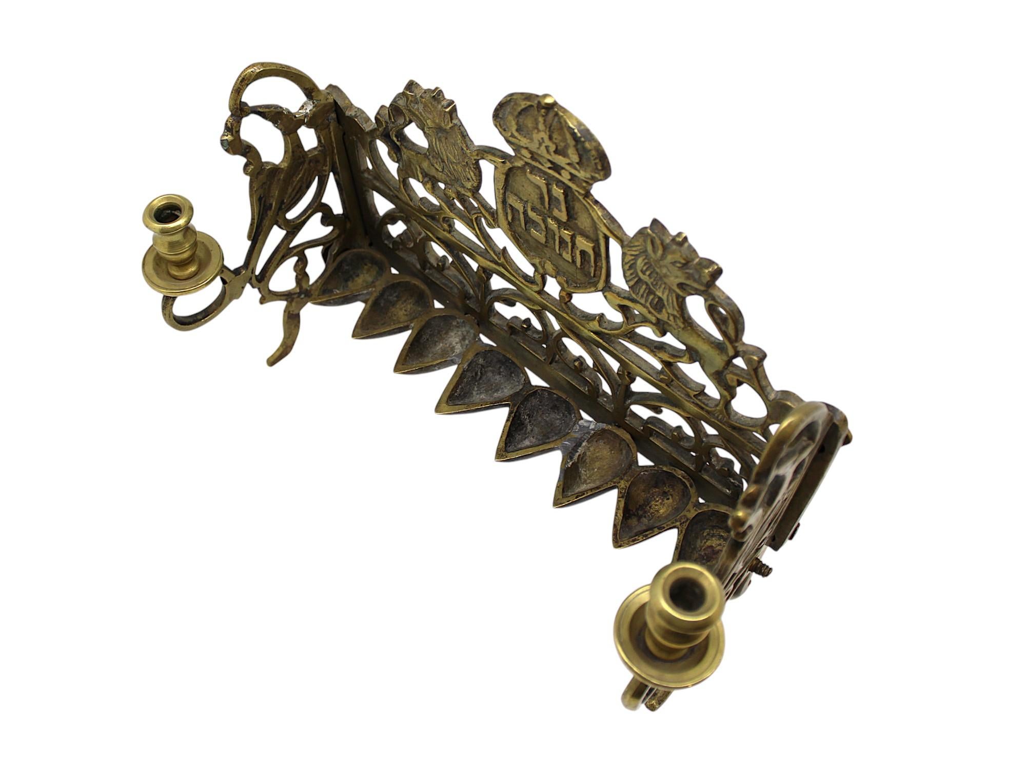 Ottone Rara lampada Hanukkah in ottone della Galizia, Polonia, CIRCA 1800 in vendita