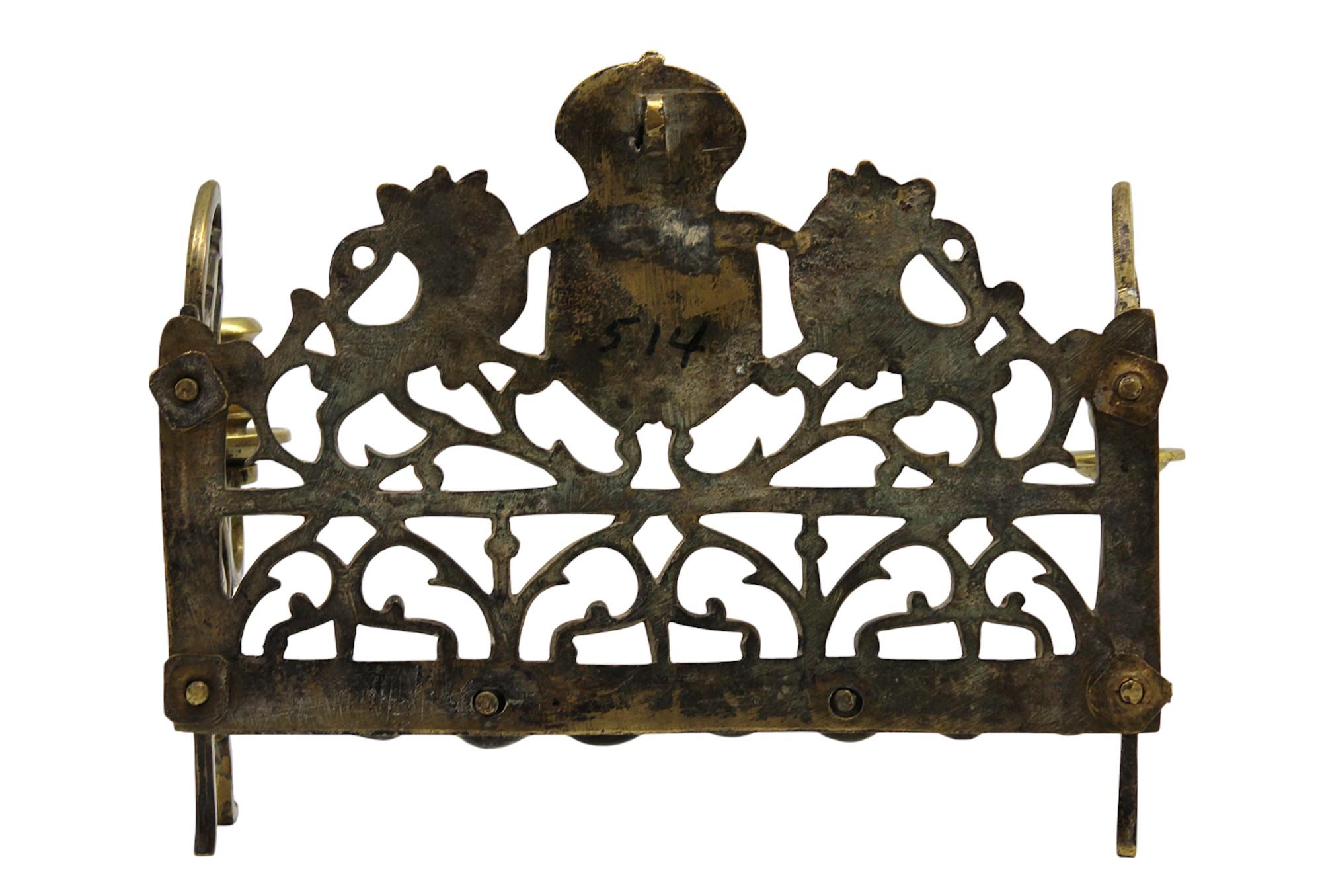 Rara lampada Hanukkah in ottone della Galizia, Polonia, CIRCA 1800 in vendita 1
