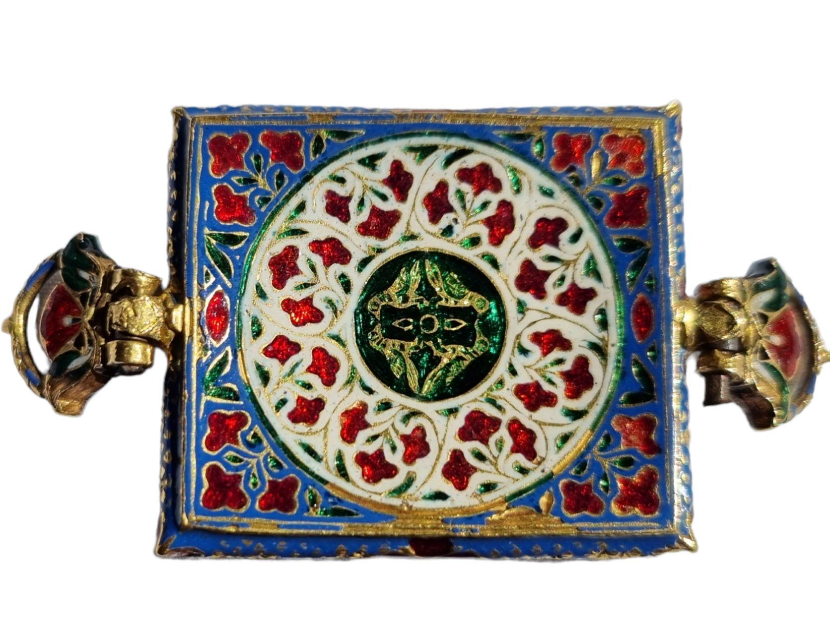 Seltenes, mit Edelsteinen besetztes, emailliertes Goldarmband 'Bazuband' Mughal Indien 18./19. Jahrhundert (Kunsthandwerker*in) im Angebot