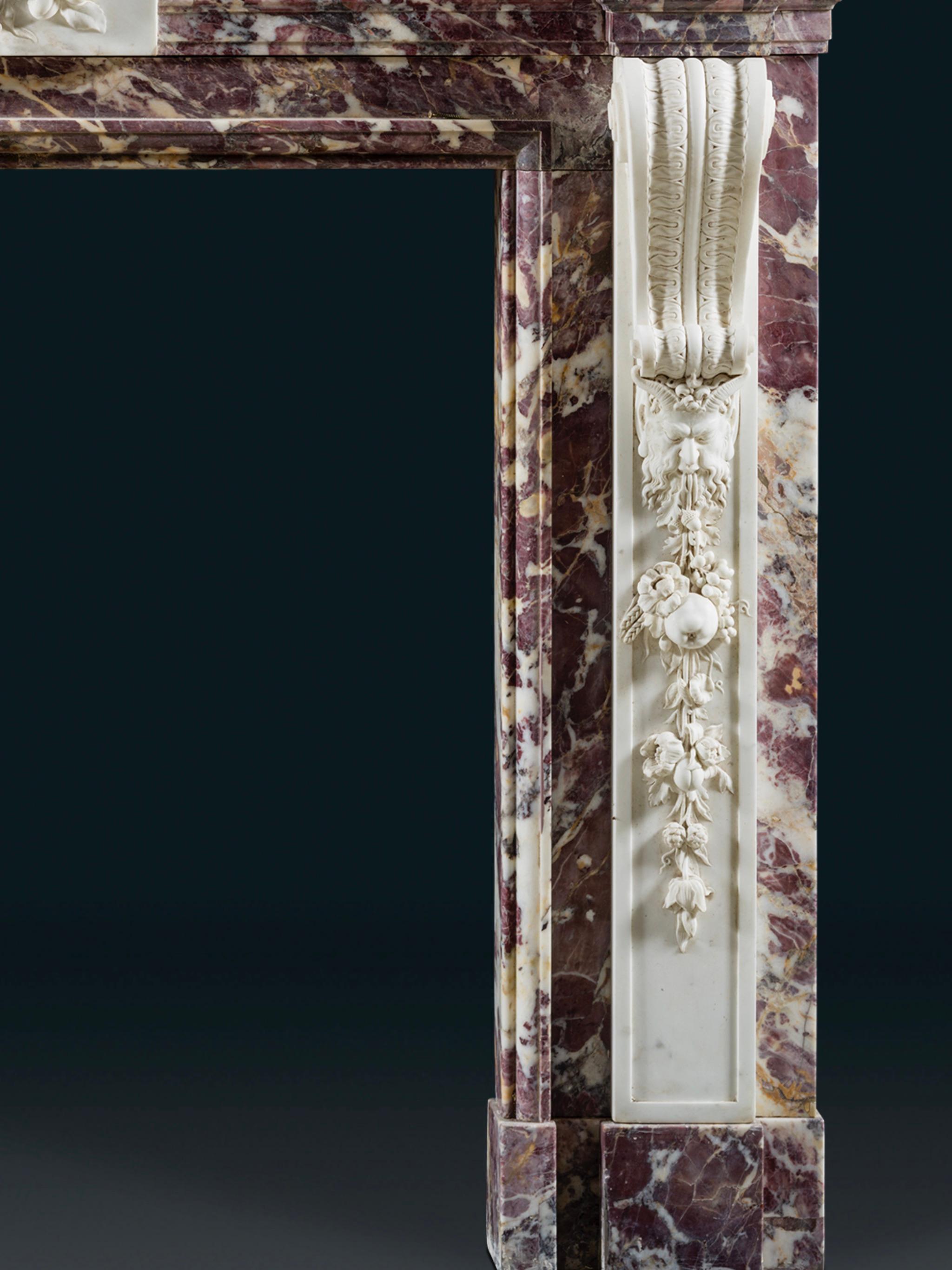 Britannique Rare cheminée palladienne de George II en Violette et marbre statuaire en vente
