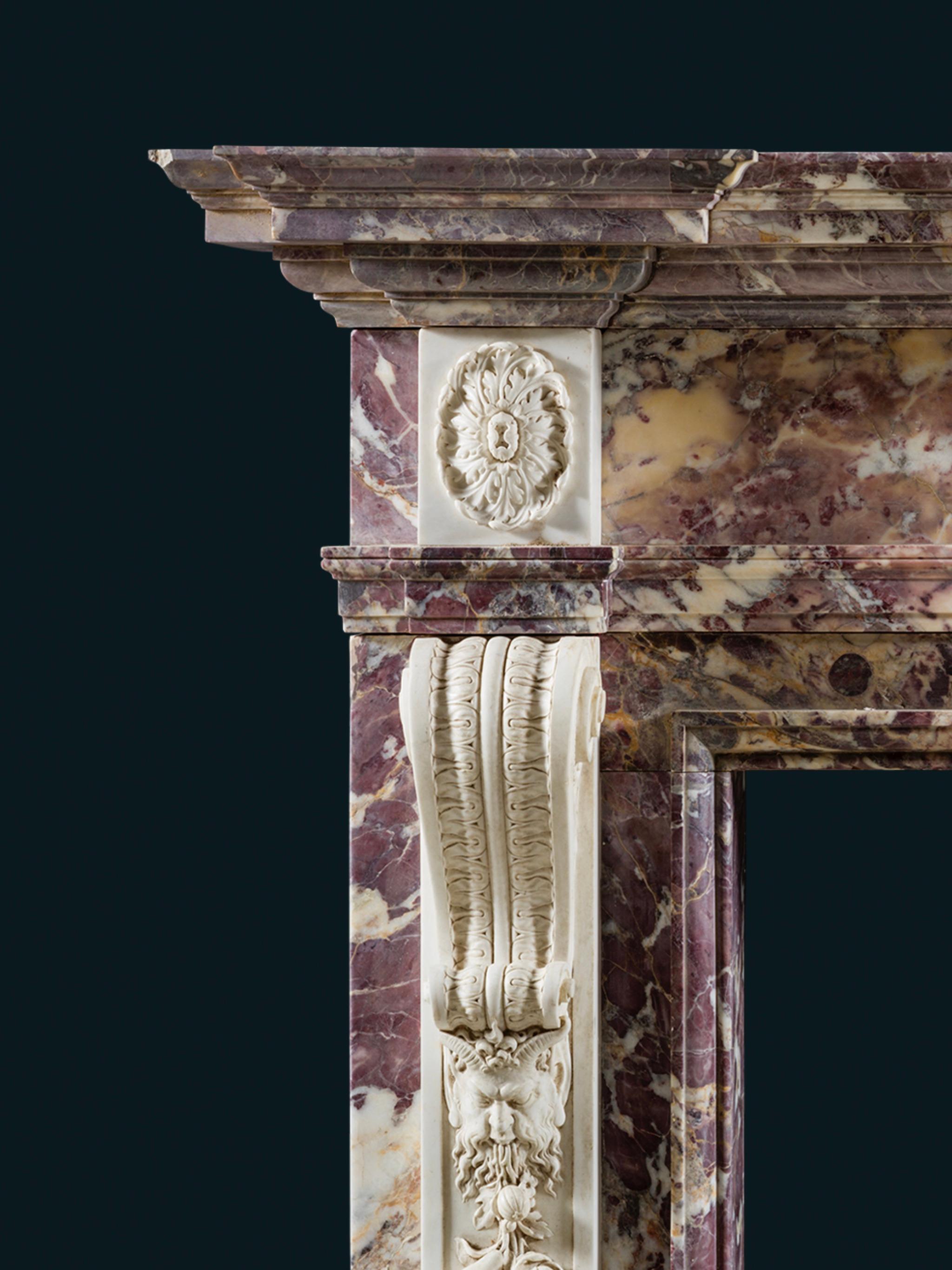 Rare cheminée palladienne de George II en Violette et marbre statuaire Bon état - En vente à London, GB