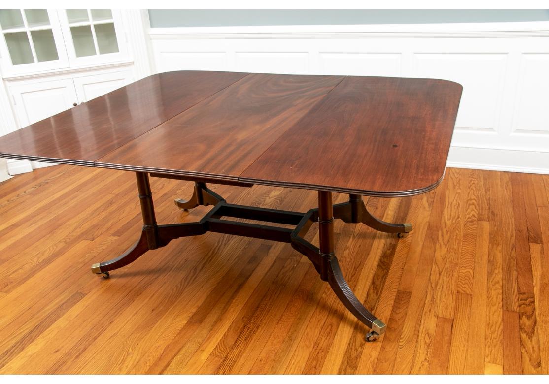 A Rare George III Cumberland Action Mahogany Drop-Leaf Dining Table c. 1800-1820 In Good Condition For Sale In Bridgeport, CT