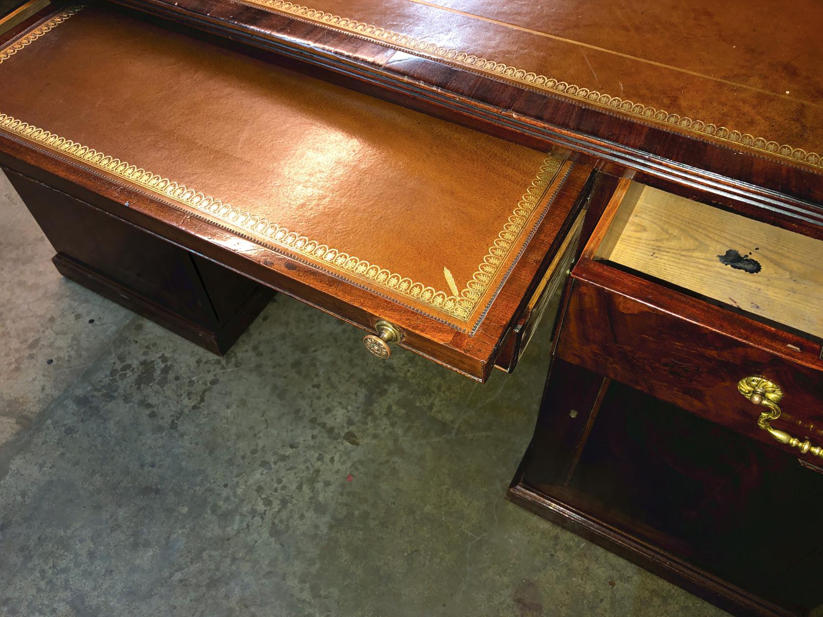 A Rare George III Mahogany Partners Desk In Good Condition In Westwood, NJ
