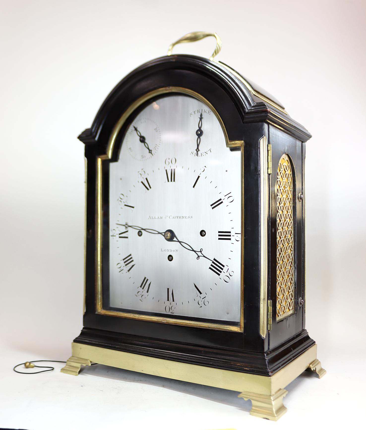 Anglais Rare horloge à console de George III à dix cloches et à carillon d'un quart d'heure, par Allam et Caithness en vente