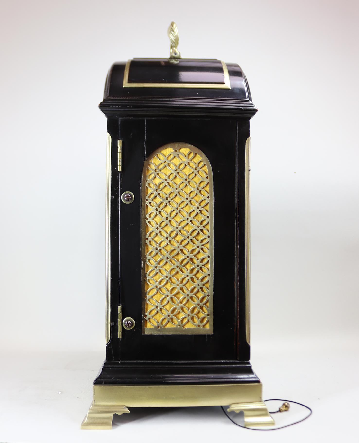 Laiton Rare horloge à console de George III à dix cloches et à carillon d'un quart d'heure, par Allam et Caithness en vente