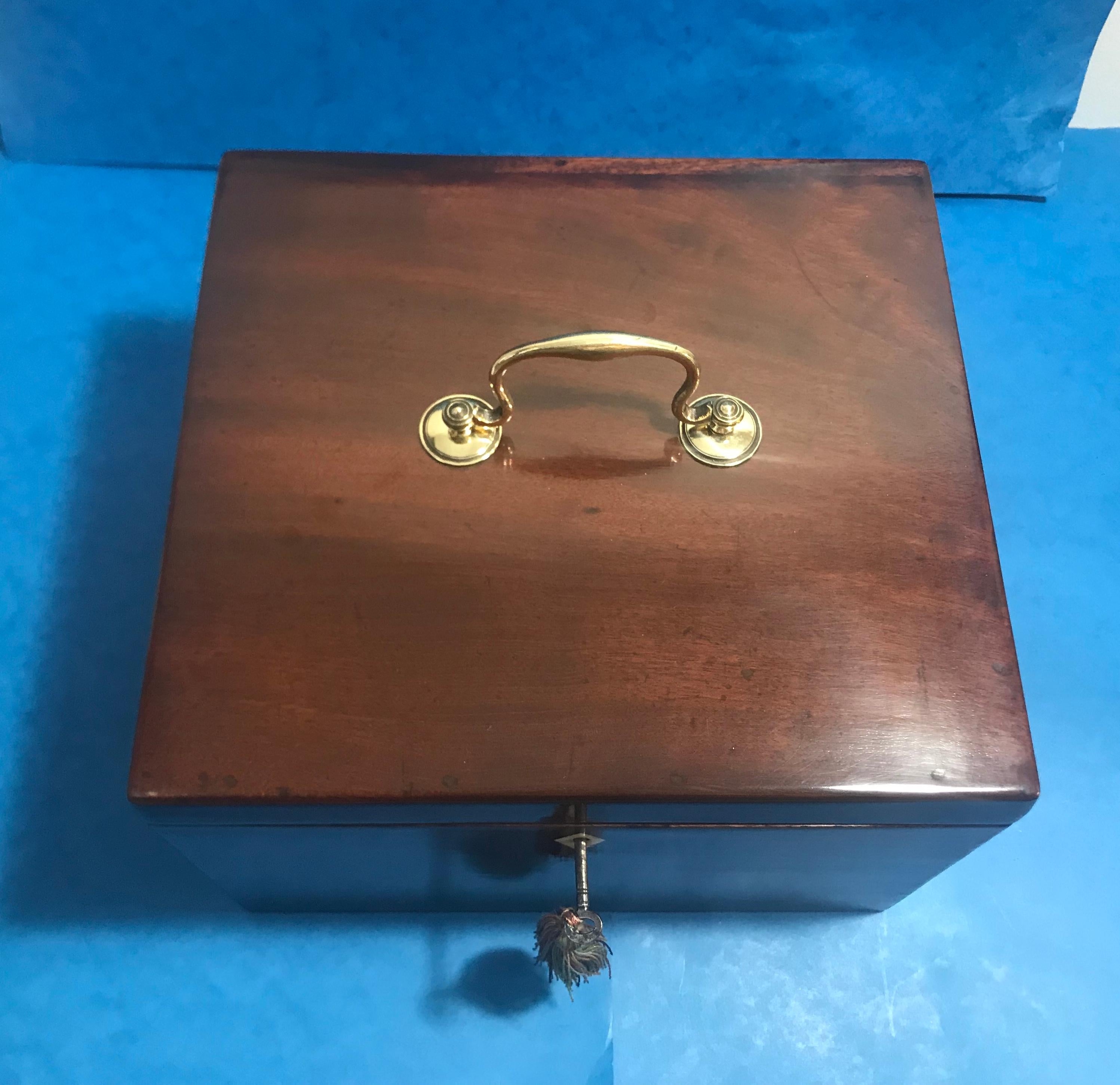 Rare Georgian Mahogany Jewellery Box In Good Condition For Sale In Windsor, Berkshire