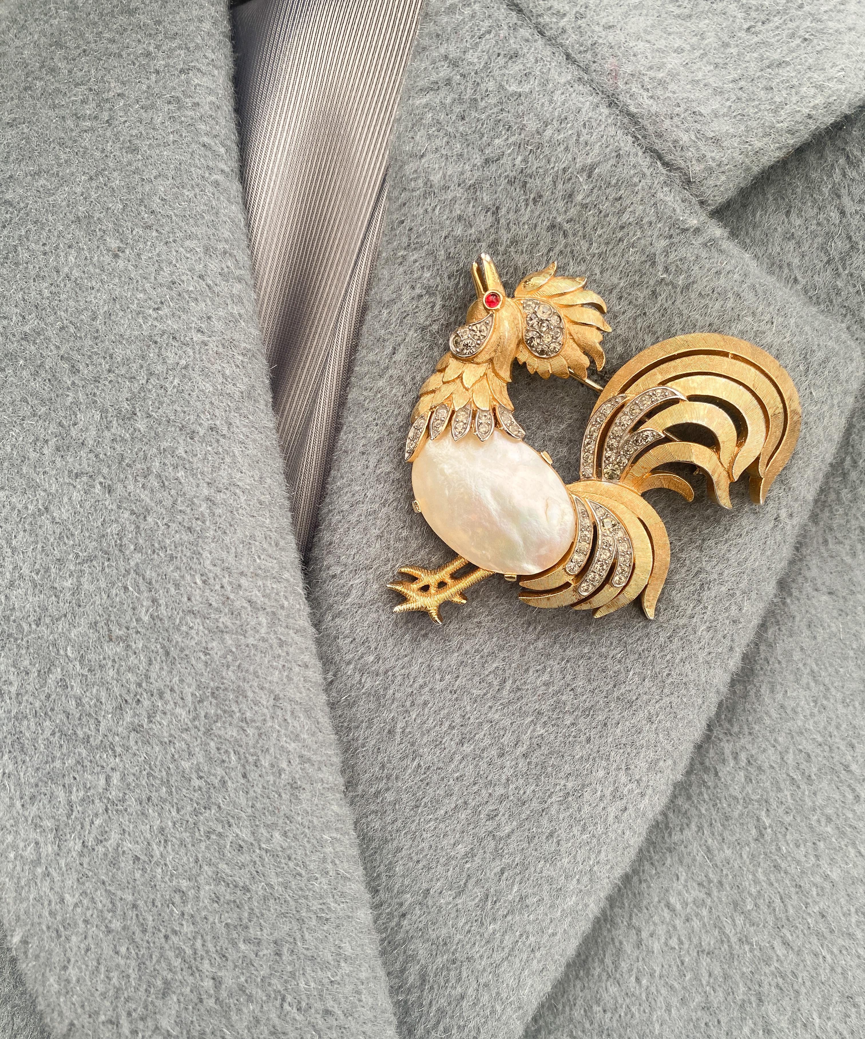 A rare gilt and grey paste 'rooster' brooch, Alfred Philippe for Trifari, 1950s. In Excellent Condition For Sale In Greyabbey, County Down