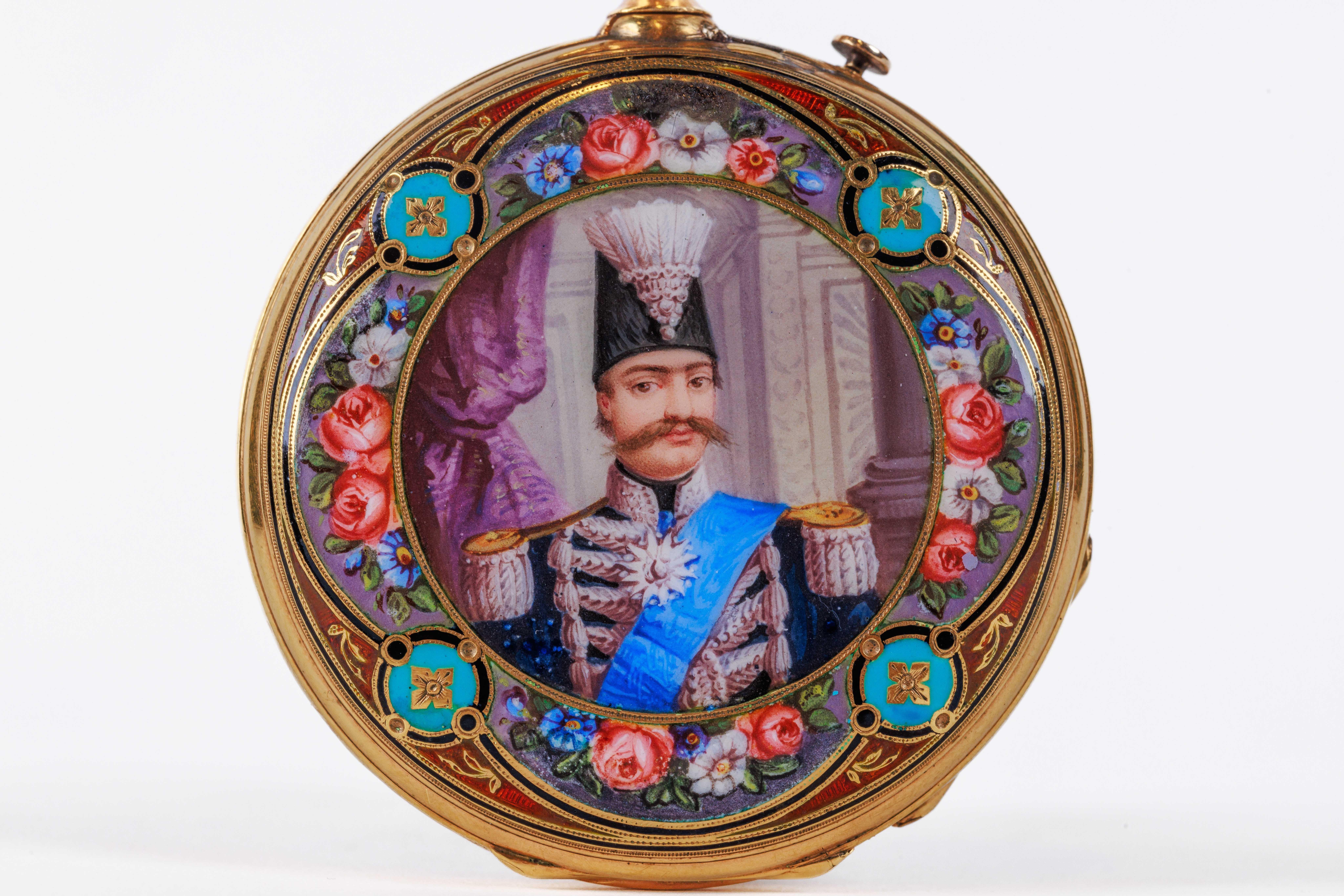 Rare montre de poche suisse de présentation en or et émail avec un portrait de Naser Al Din Shah, de Perse.
 
Circa 1880.

Diamètre 47 mm (2