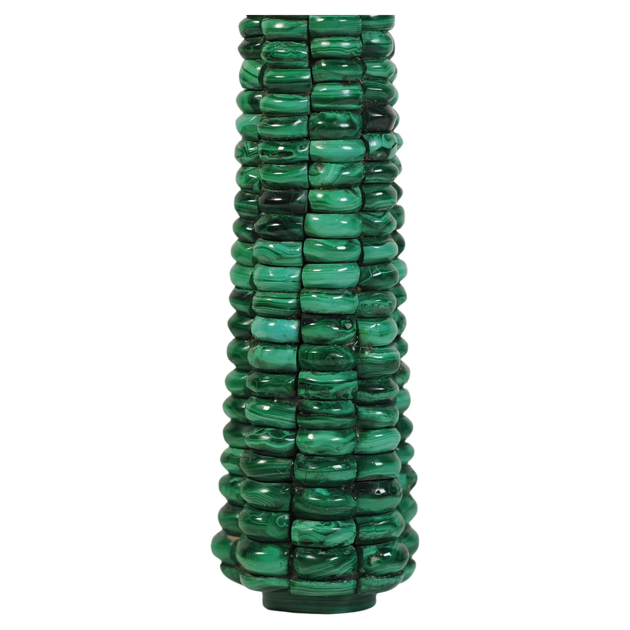 Un raro obelisco in malachite verde, scultura decorativa in pannocchia In condizioni buone in vendita a Reading, Berkshire