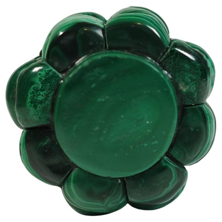 Malachite Un raro obelisco in malachite verde, scultura decorativa in pannocchia in vendita