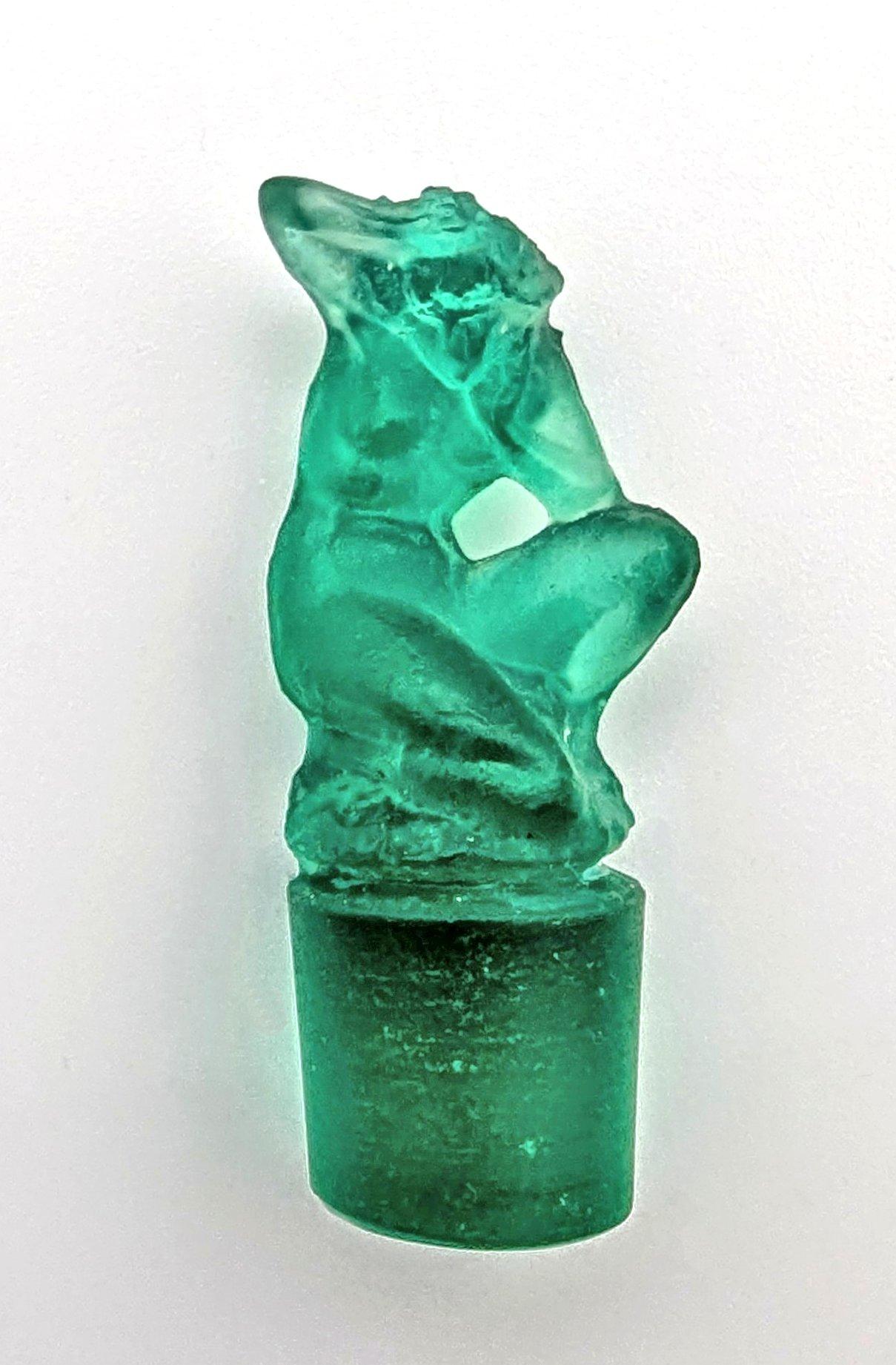 Fatto a mano una rara bottiglia di profumo in vetro verde di René Lalique 