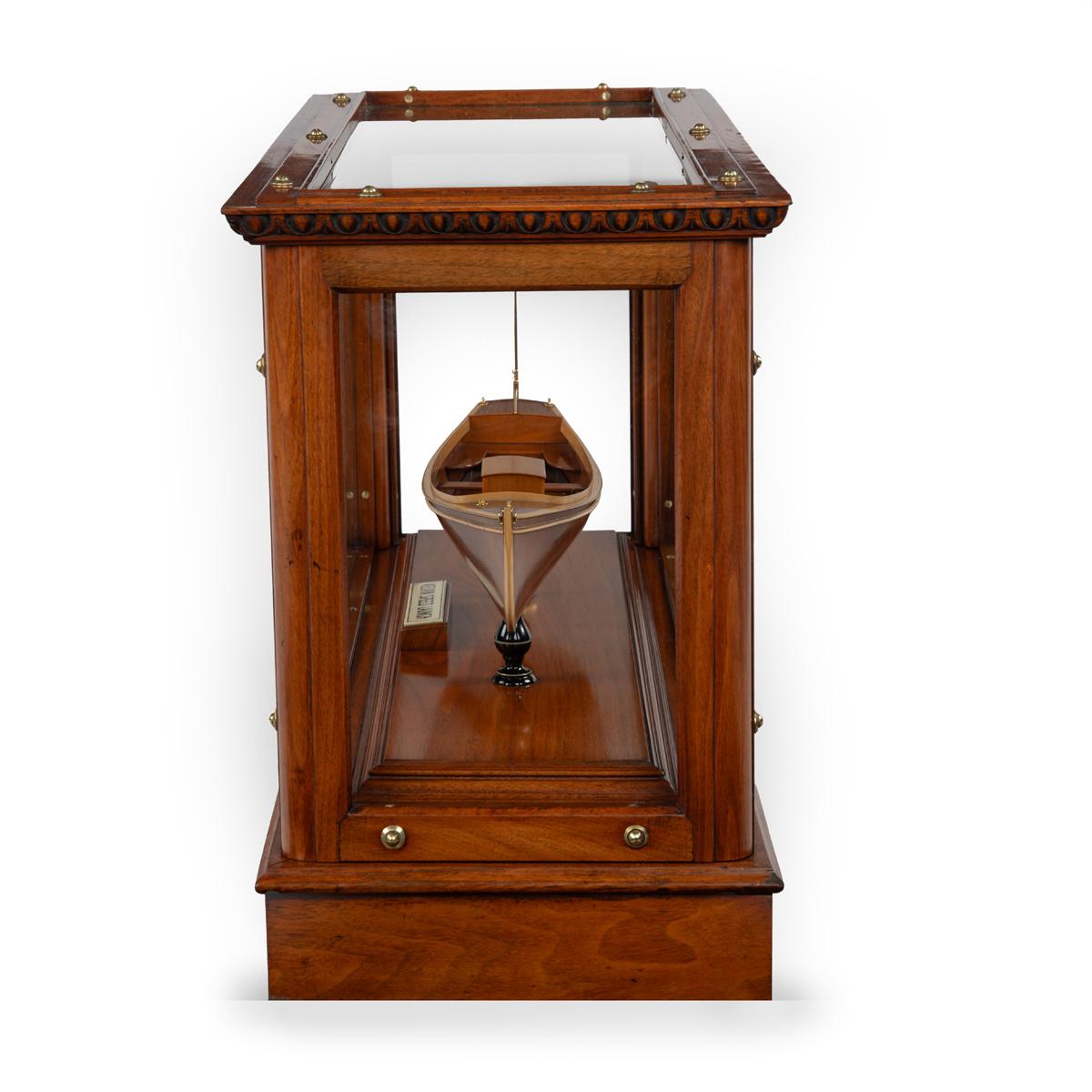 A rare group of three early 20th Century Kelvin-engined motor boat Models, presu in vendita 5