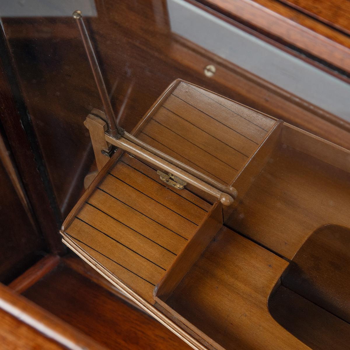 A rare group of three early 20th Century Kelvin-engined motor boat Models, presu in vendita 12