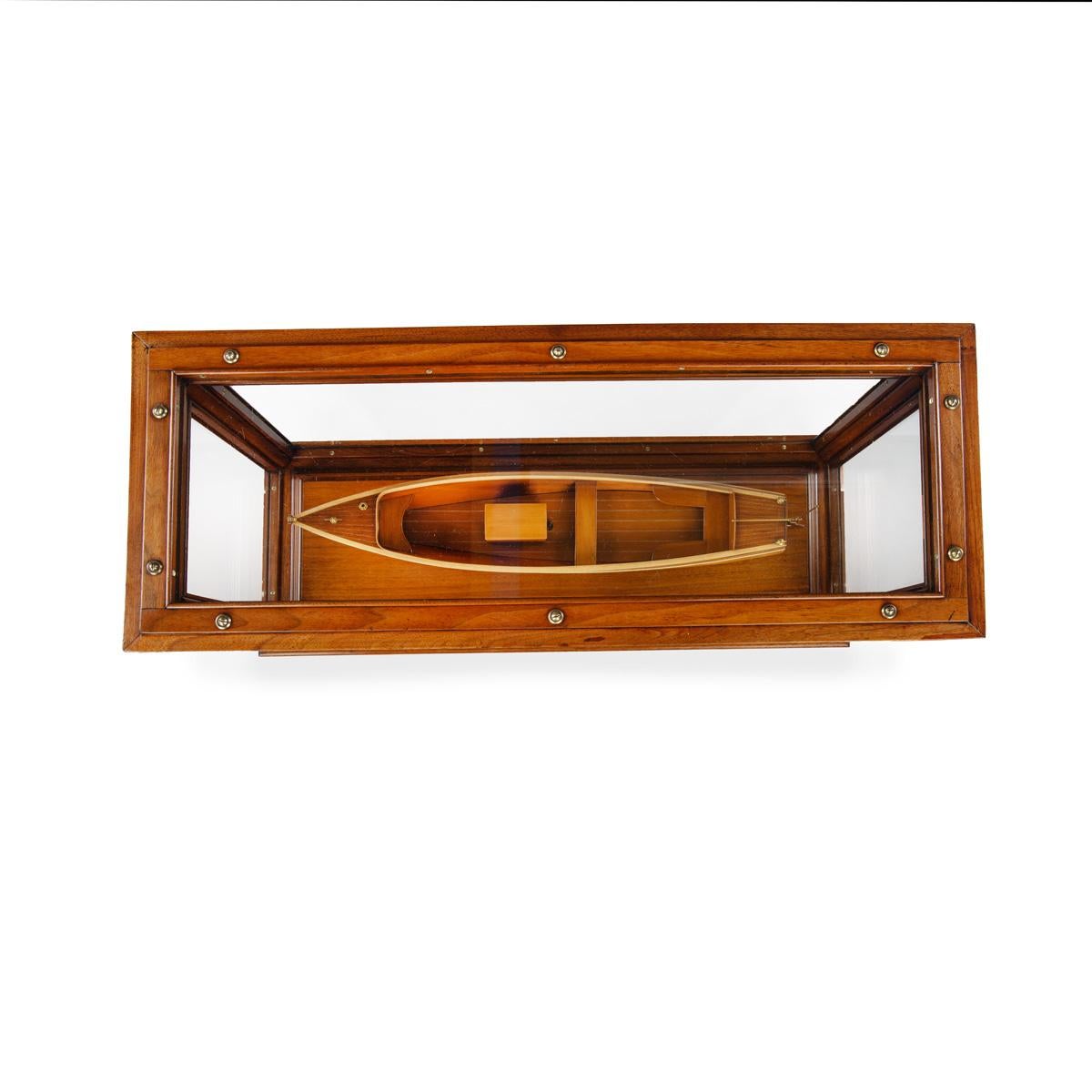 A rare group of three early 20th Century Kelvin-engined motor boat Models, presu in vendita 14