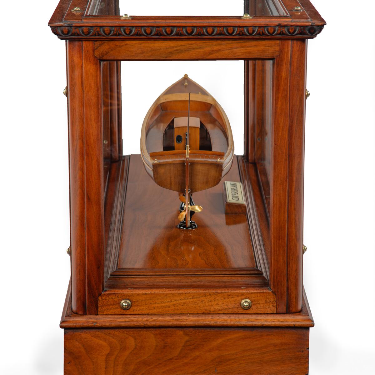 Scozzese A rare group of three early 20th Century Kelvin-engined motor boat Models, presu in vendita