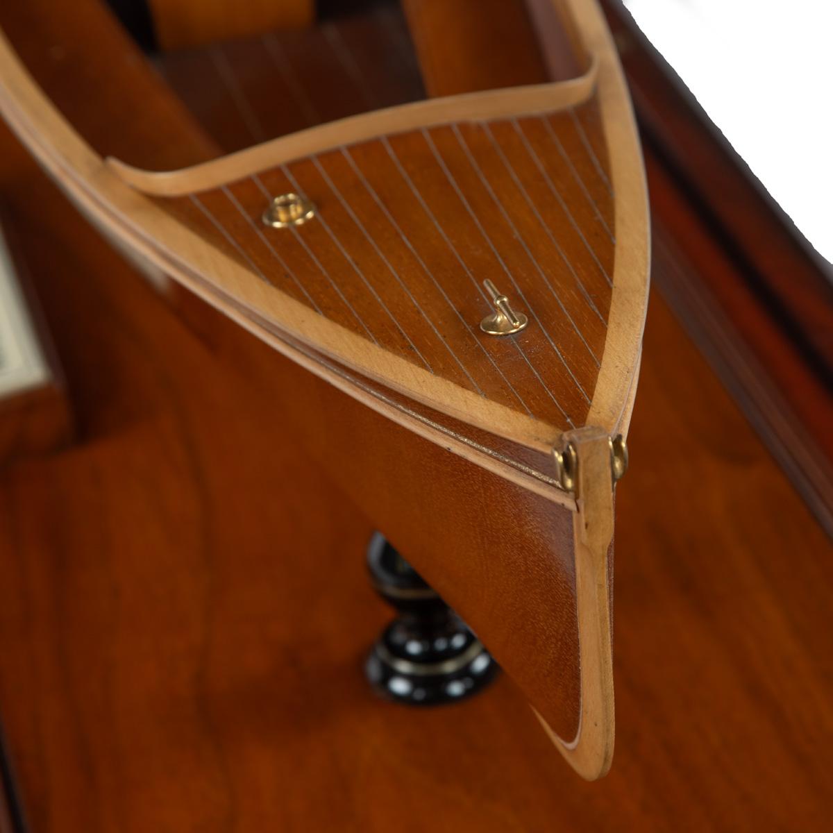 A rare group of three early 20th Century Kelvin-engined motor boat Models, presu in vendita 3