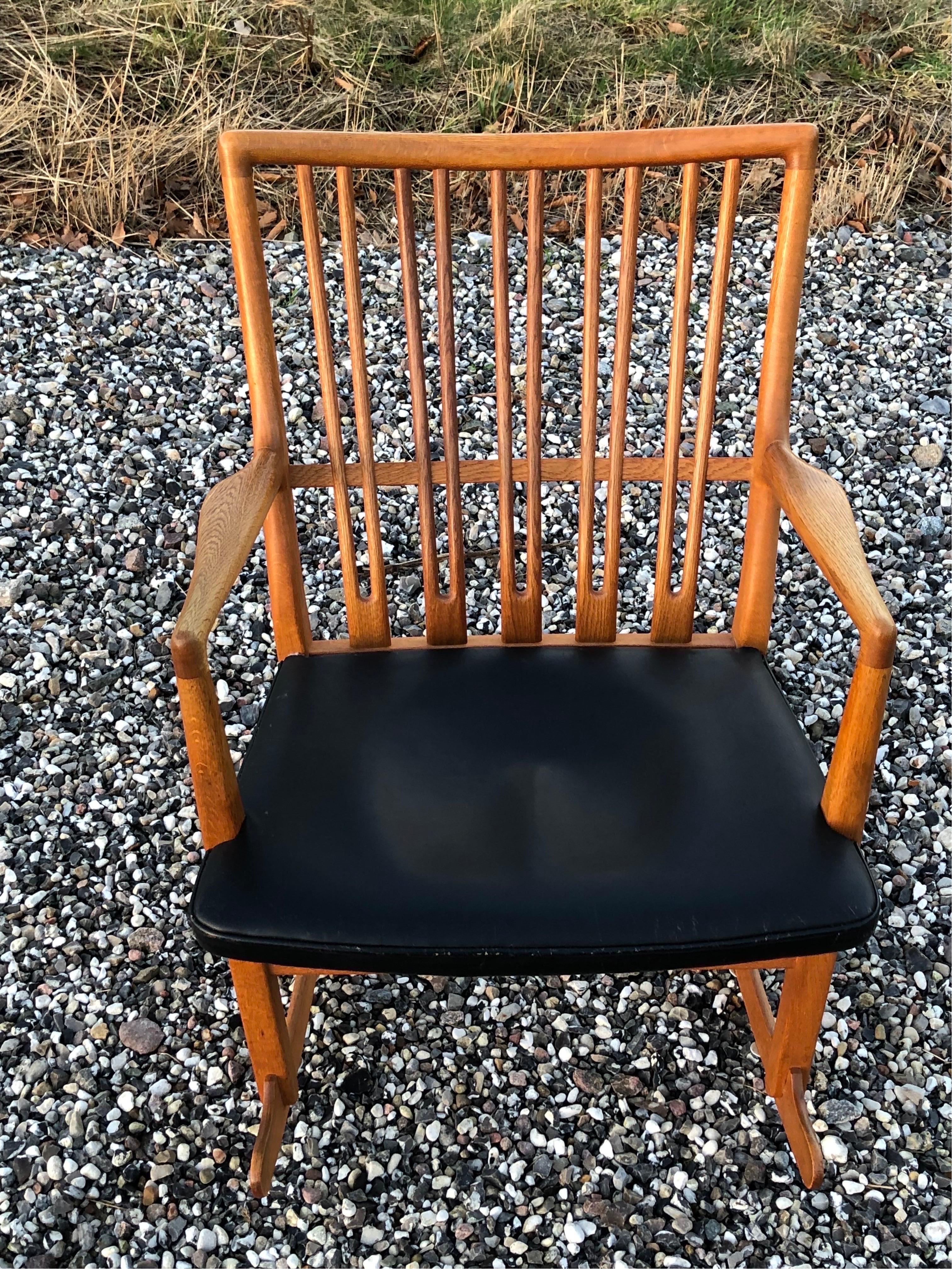 Un raro sillón Hans J. Wegner Rocker de roble macizo de la década de 1940. Moderno de mediados de siglo en venta