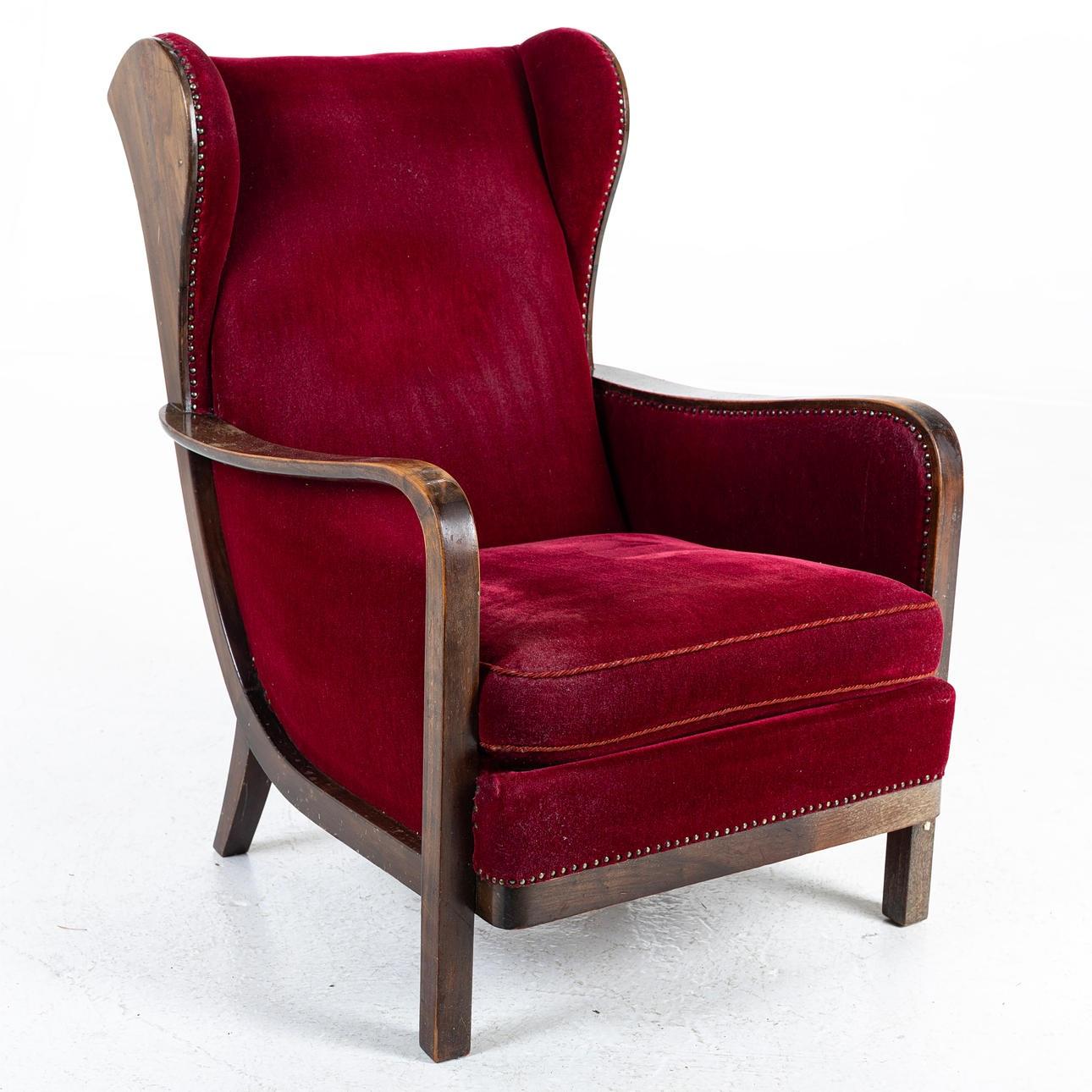 A rare Art Deco highback lounge chair by Wilhelm Knoll for Knoll, 1930s.

Knoll was founded in 1865 by Wilhelm Knoll with the ambition to manufacture high quailty furniture. During the 1930s the company was handed over to Wilhelms grandson Hans and