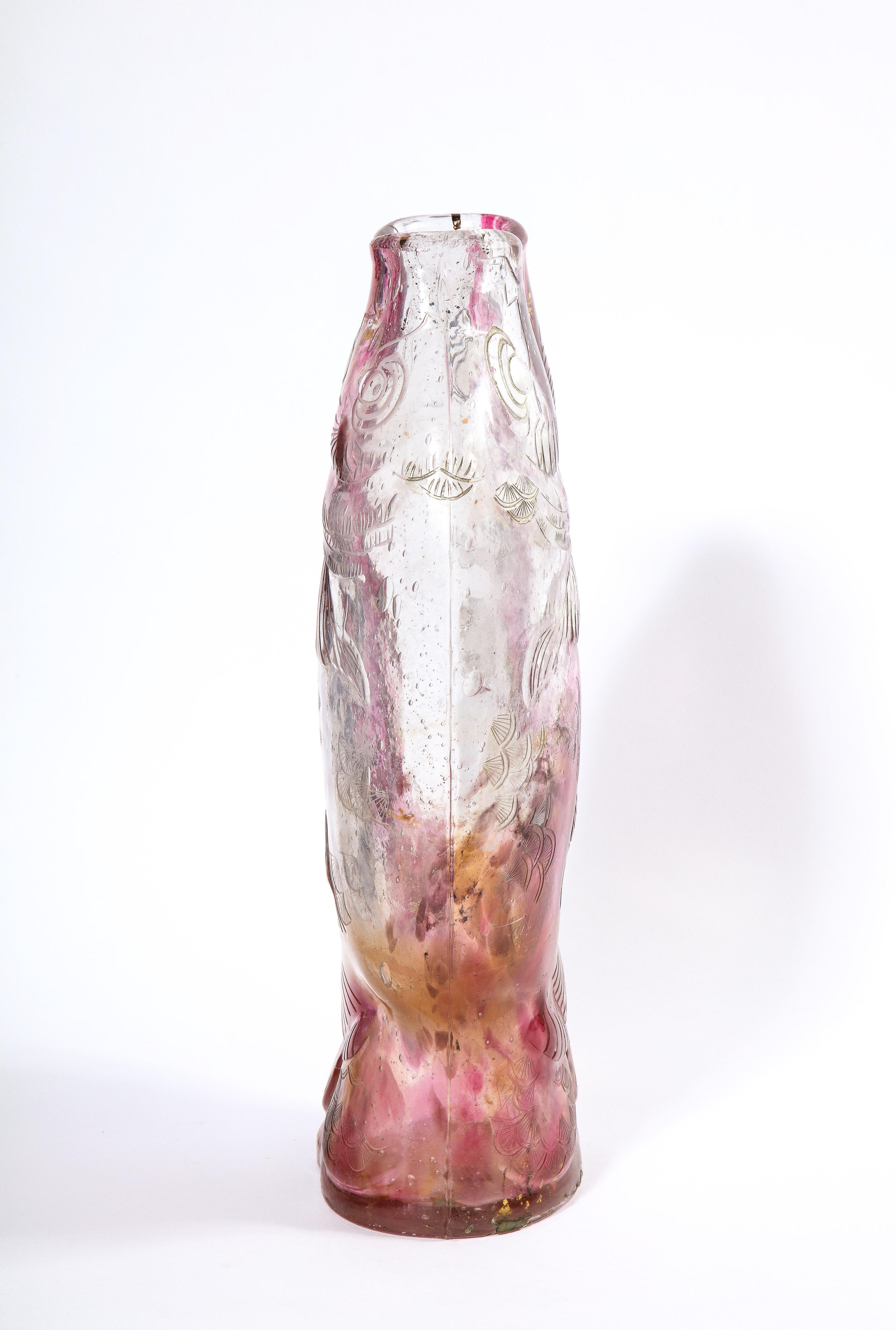 Emile Galle, rare et important vase à double tapis en verre rose poisson monté en ormolu en vente 5