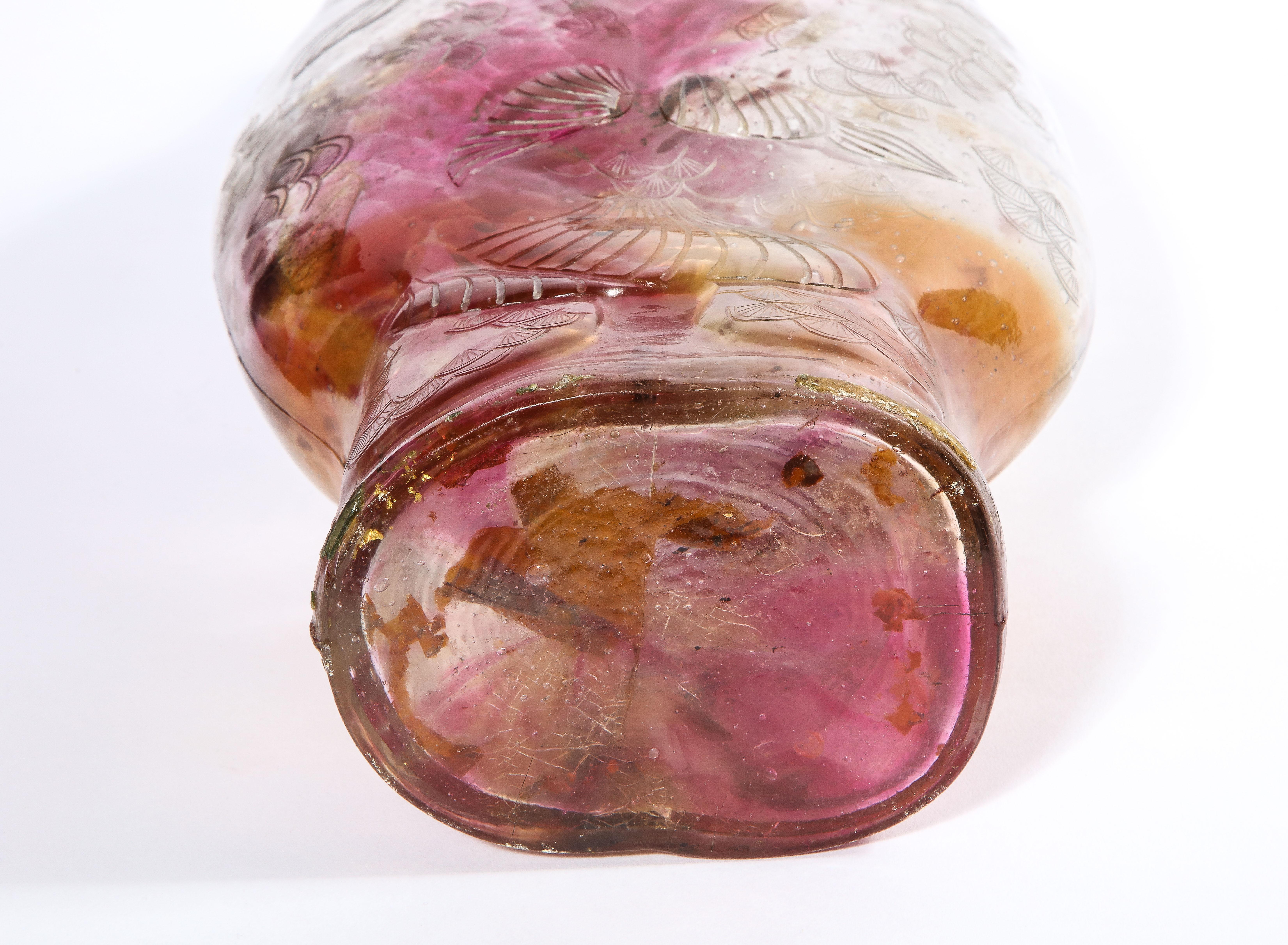 Emile Galle, rare et important vase à double tapis en verre rose poisson monté en ormolu en vente 9