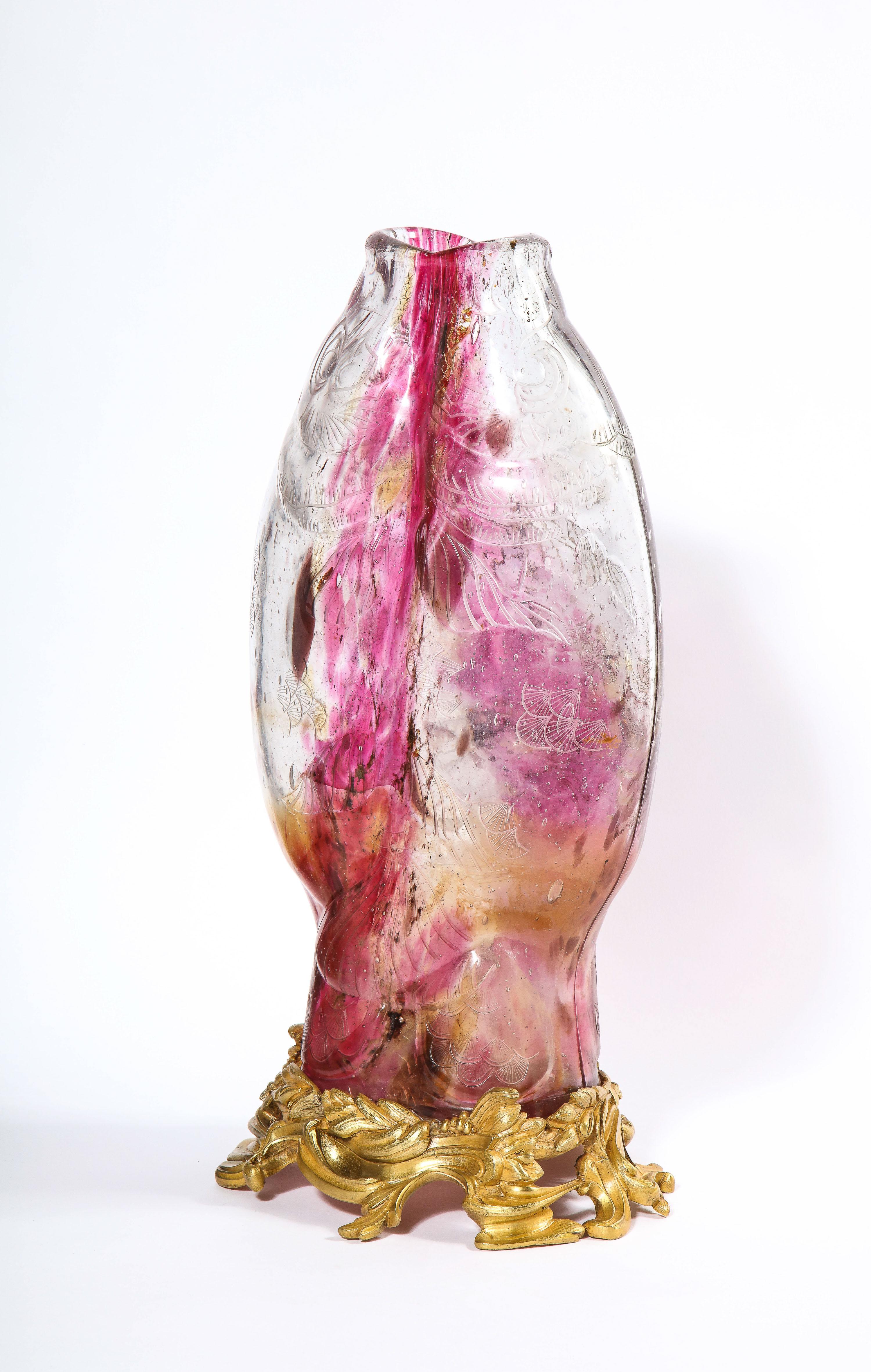 XIXe siècle Emile Galle, rare et important vase à double tapis en verre rose poisson monté en ormolu en vente