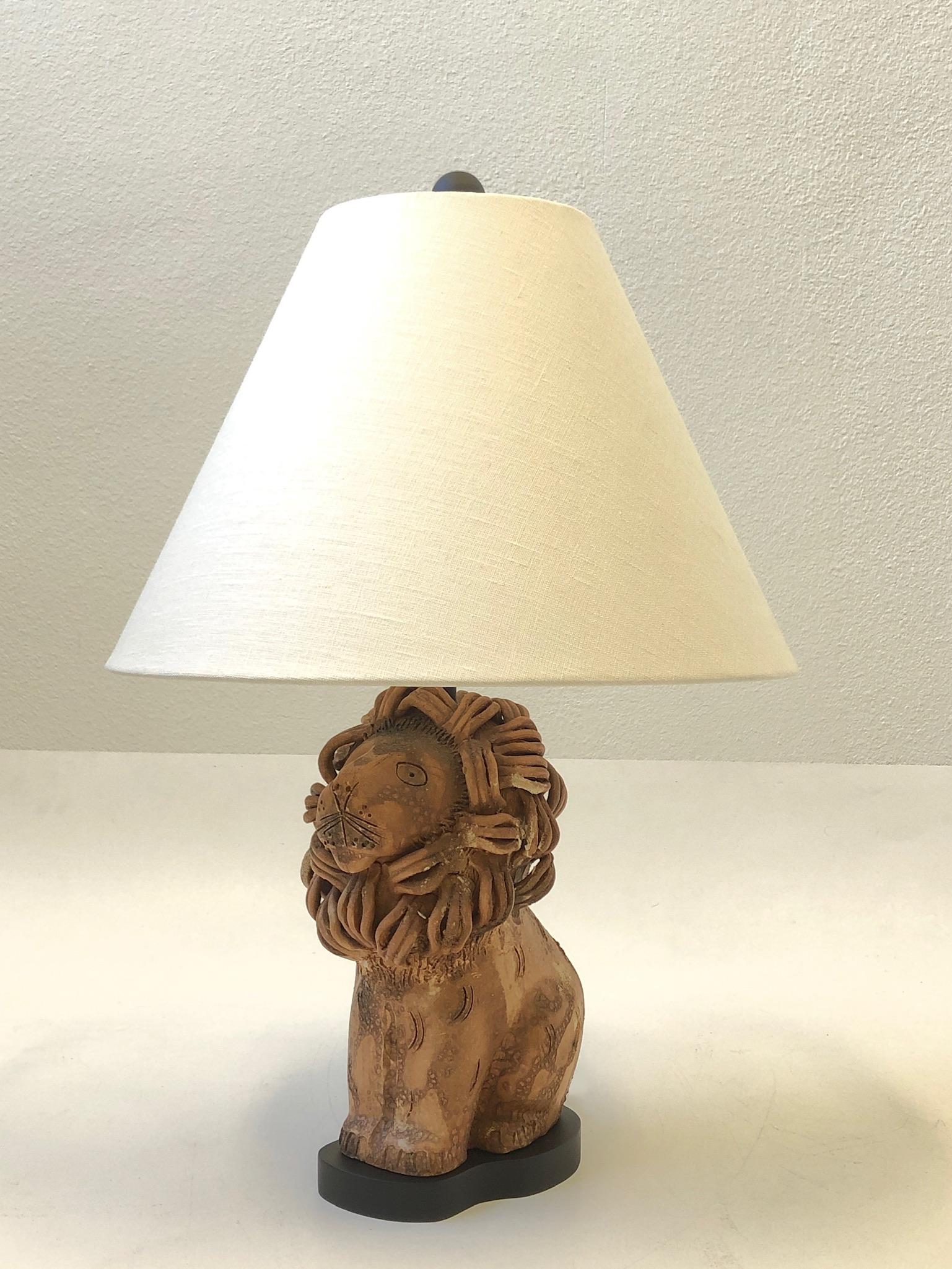 A rare 1970s ceramic lion table lamp by renowned Italian ceramicist Aldo Londi for Bitossi. The lamp is made out of ceramic with some volcanic glazed. The lion retains the made in Italian tag(see detail photos). Newly rewired and vanilla linen