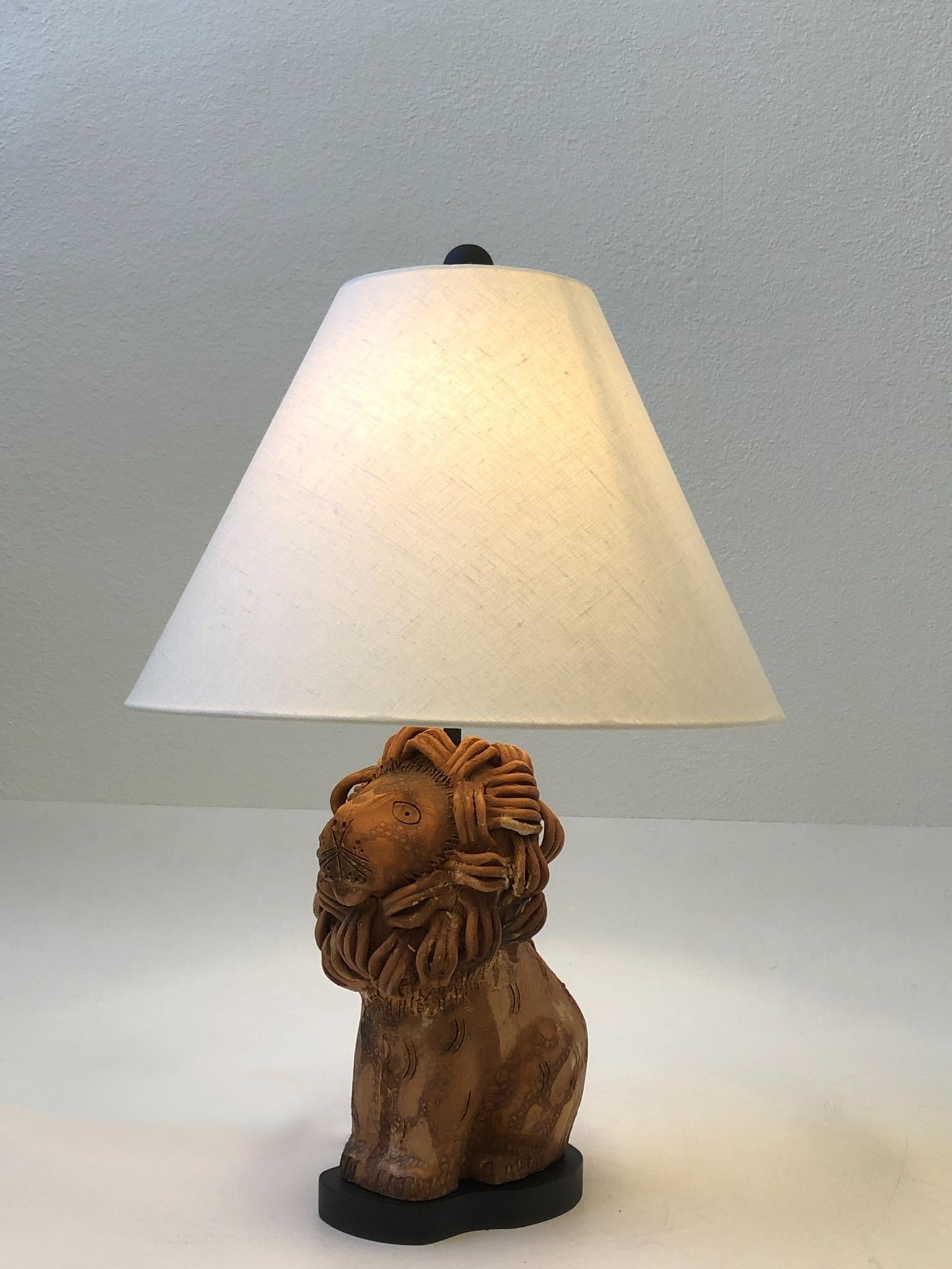 Laqué Rare lampe de bureau italienne en céramique lion par Aldo Londi pour Bitossi en vente