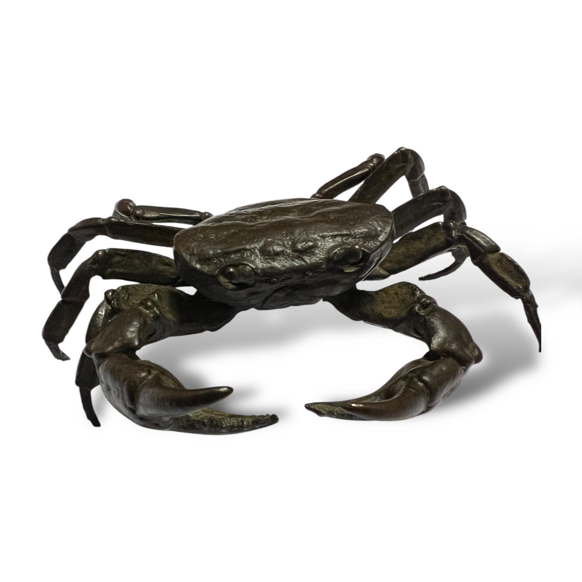 Japan, Articulated bronze crab signed Yasunoke, circa 1900.

This jizai okimono (articulated decorative object), a masterpiece of Japanese craftsmanship, is distinguished by its anatomical precision and the articulation of its legs relative to the