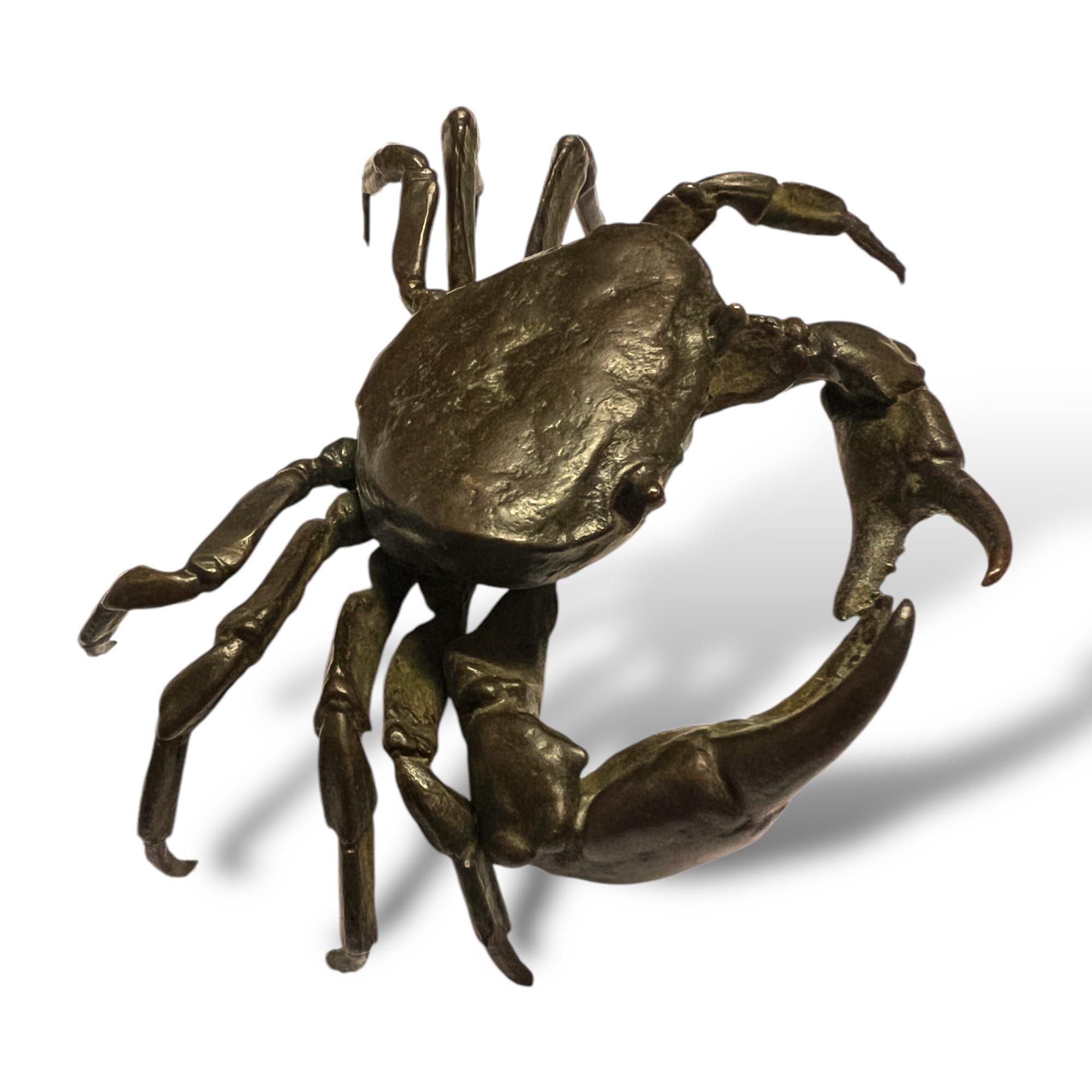A Rare Japanese Articulated bronze crab signed Yasunoke, Japan, circa 1900. In Excellent Condition In PARIS, FR