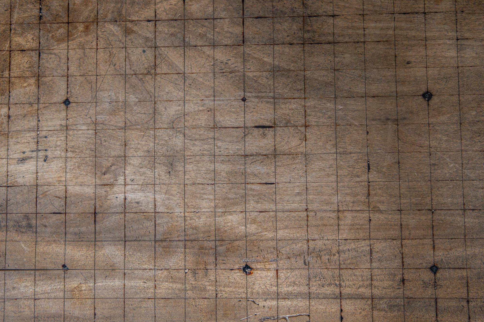 A rare Japanese 'GO' gaming table, 19th century - 'Sugi' Japanese Cedar wood In Good Condition In London, GB