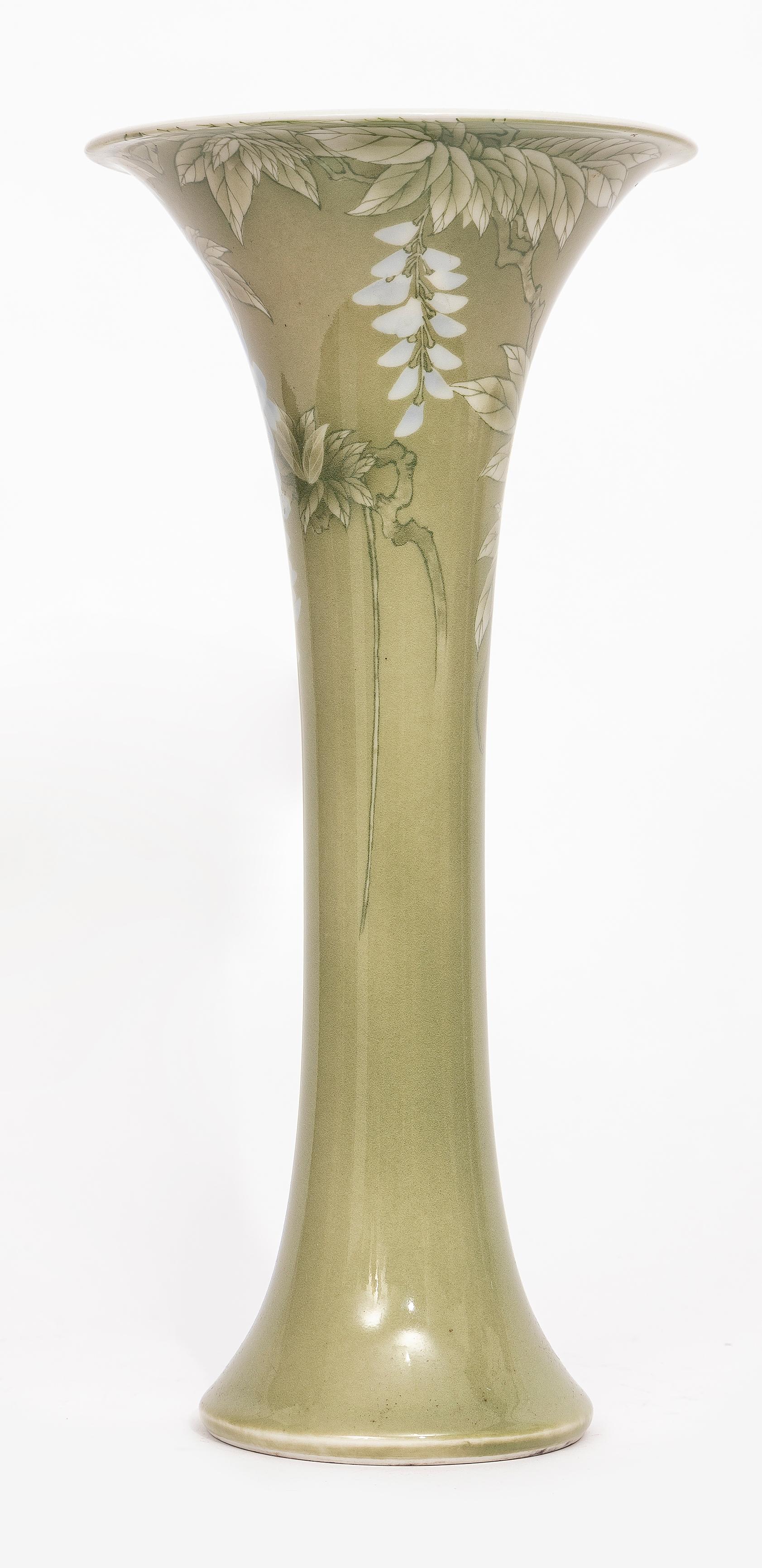Seltene japanische Trompetenvase aus Porzellan aus der Meiji-Periode, von Makuzu Kozan (Handbemalt)